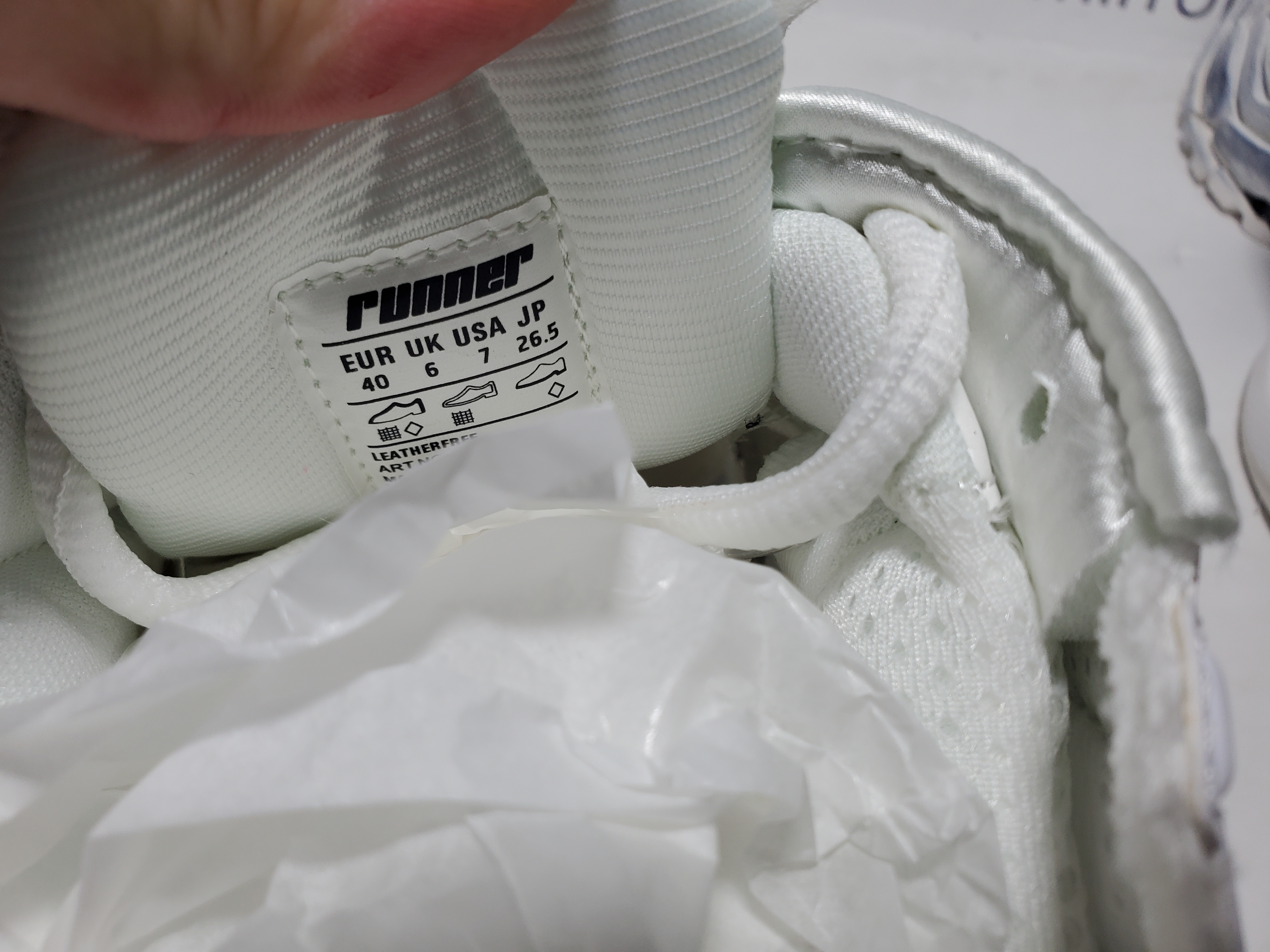 Balenciaga Runner Sneaker Gradient White Black 772774 WRUNG 9010 review Obosneaker 02