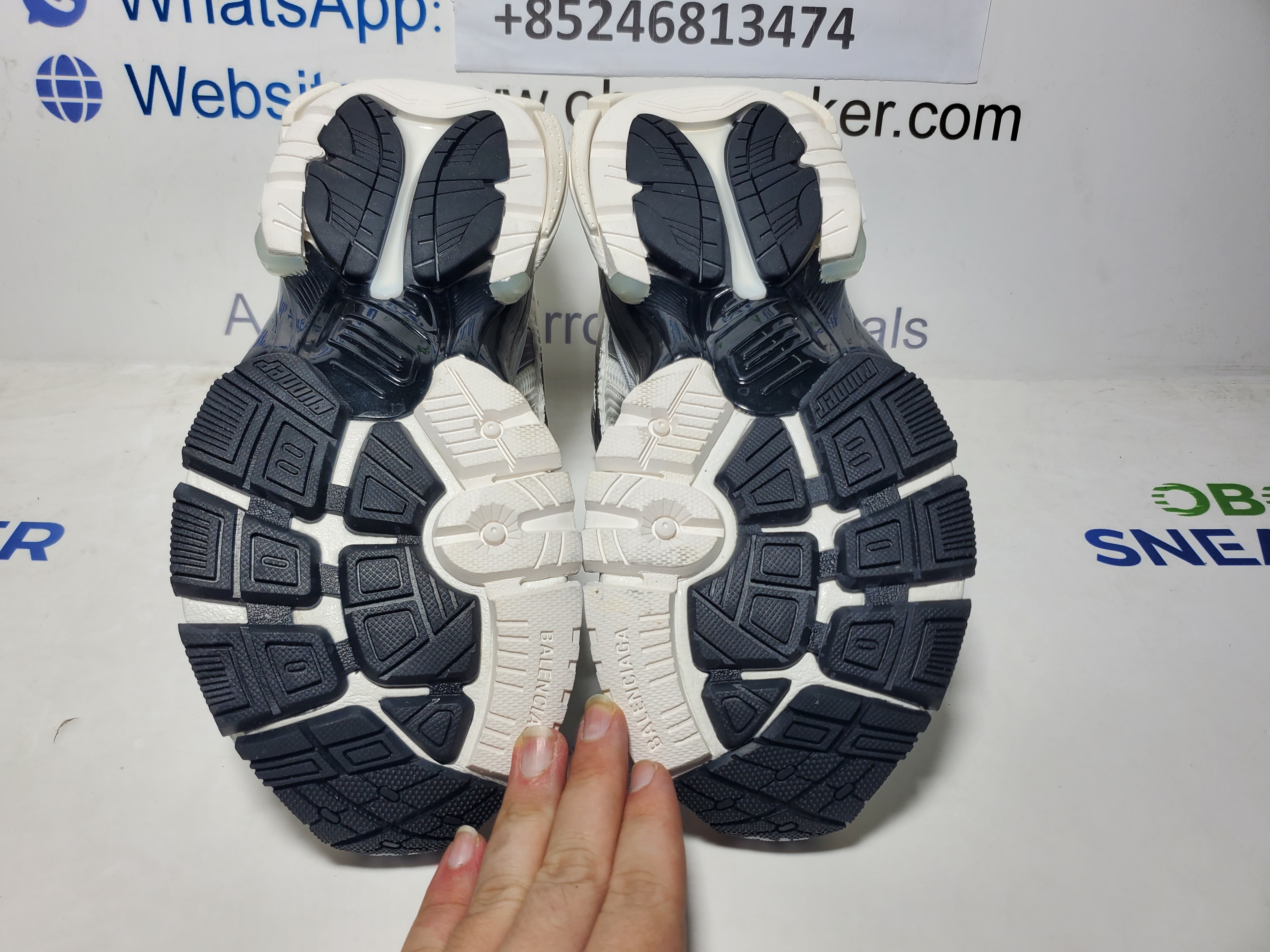 Balenciaga Runner Sneaker Gradient White Black 772774 WRUNG 9010 review Obosneaker 04