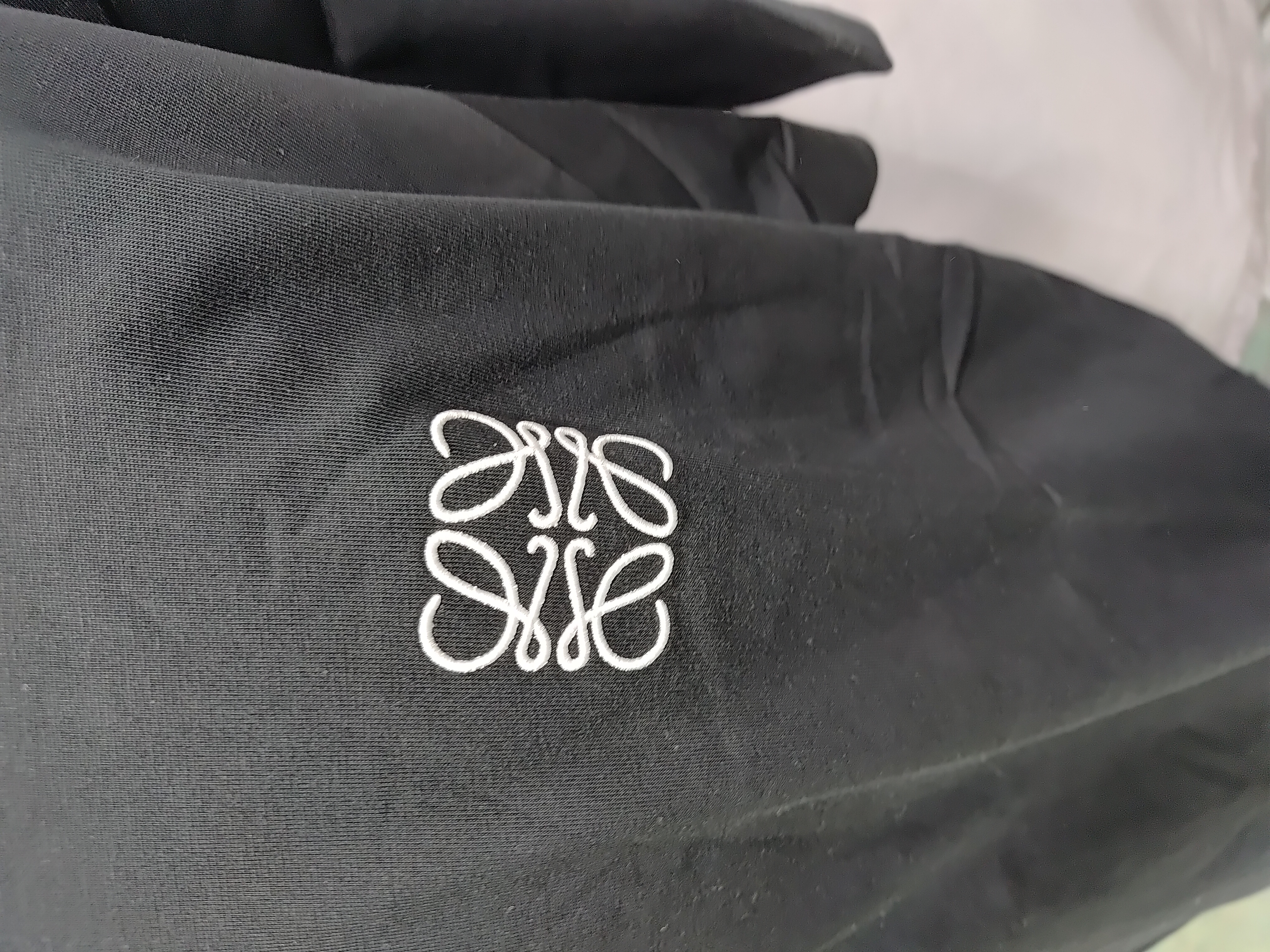 Loewe classic embroidered logo short sleeve black review Obosneaker 02