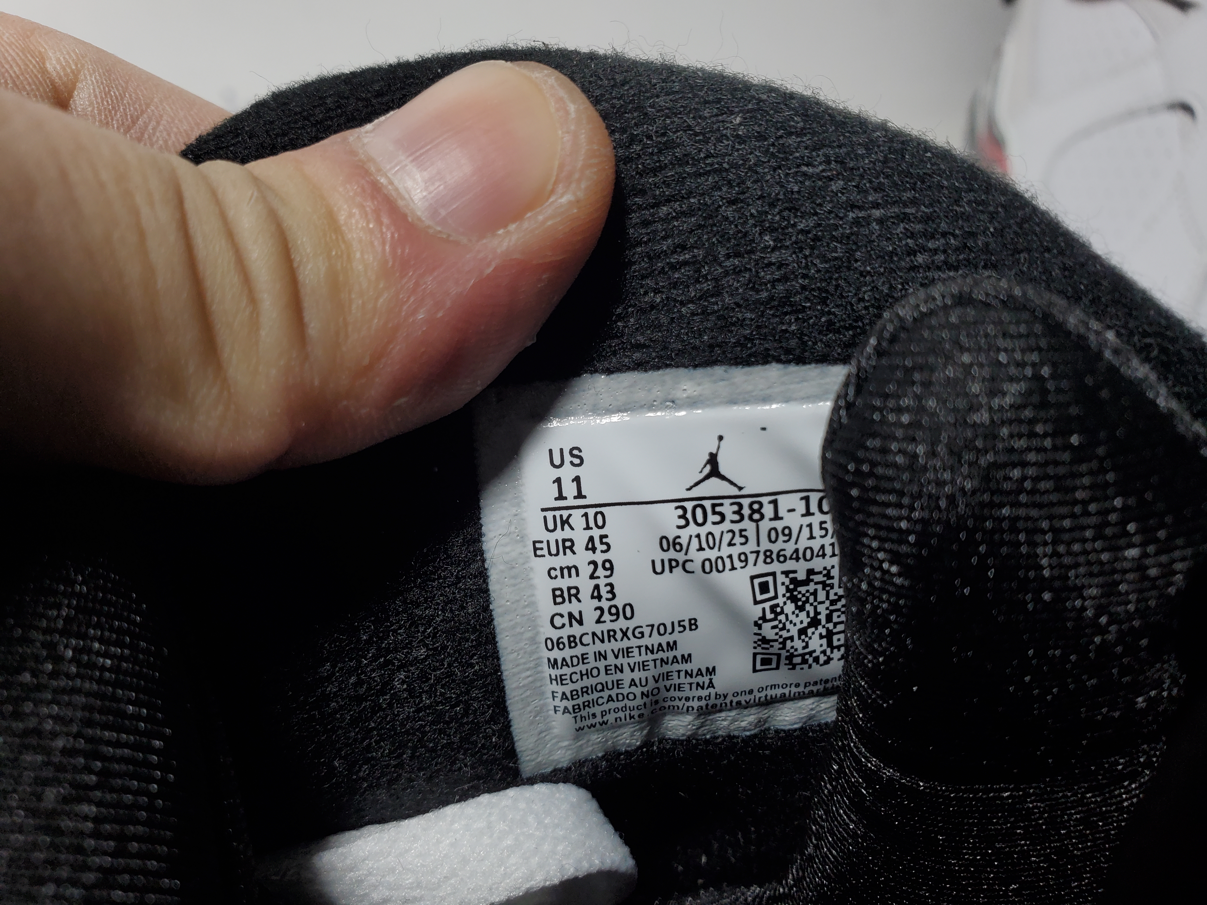 Air Jordan 8 Retro Bugs Bunny 305381-100 review 5