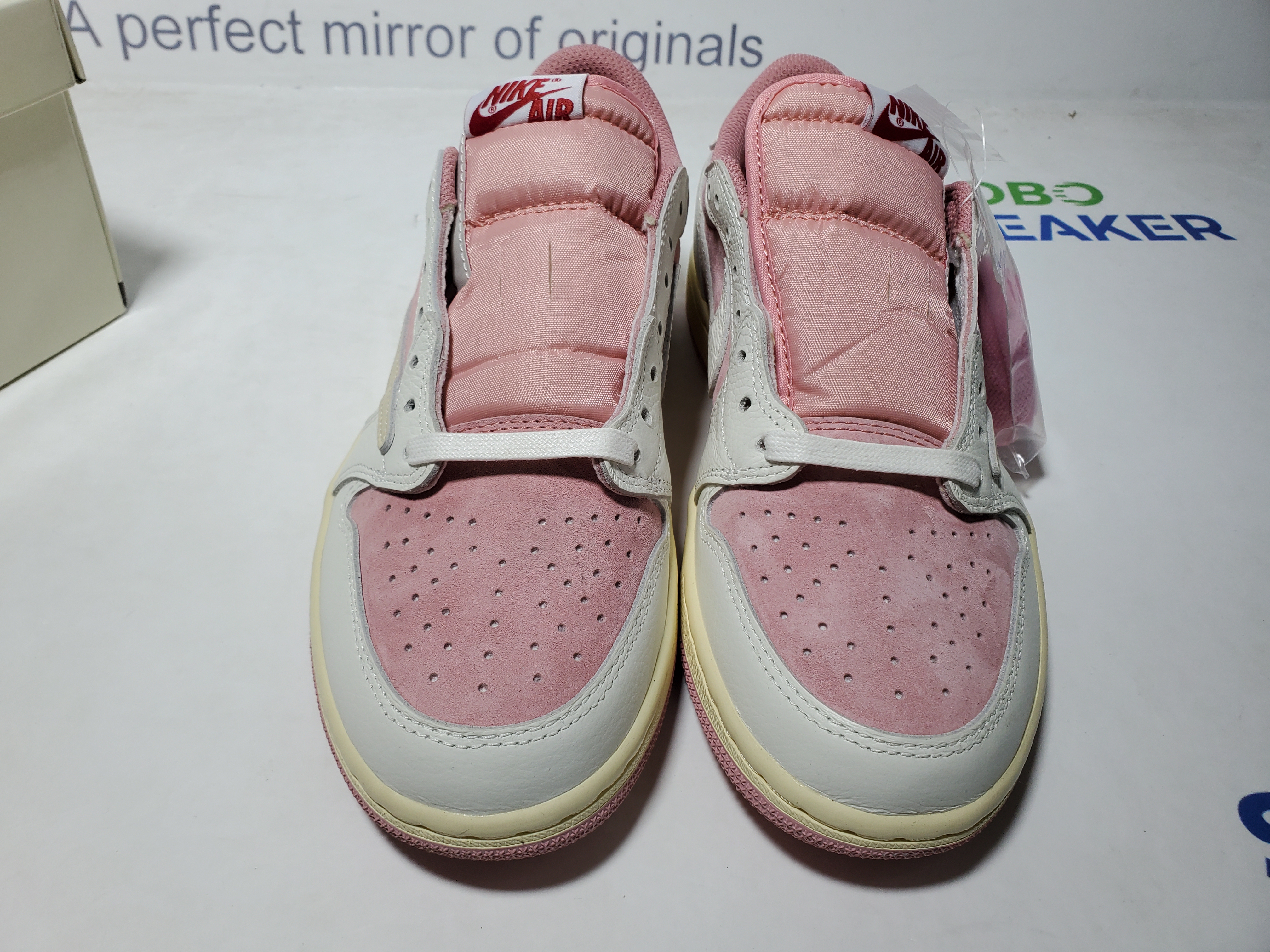 Air Jordan 1 Low x Travis Scott OG White Pink  DM7866-600 review 3