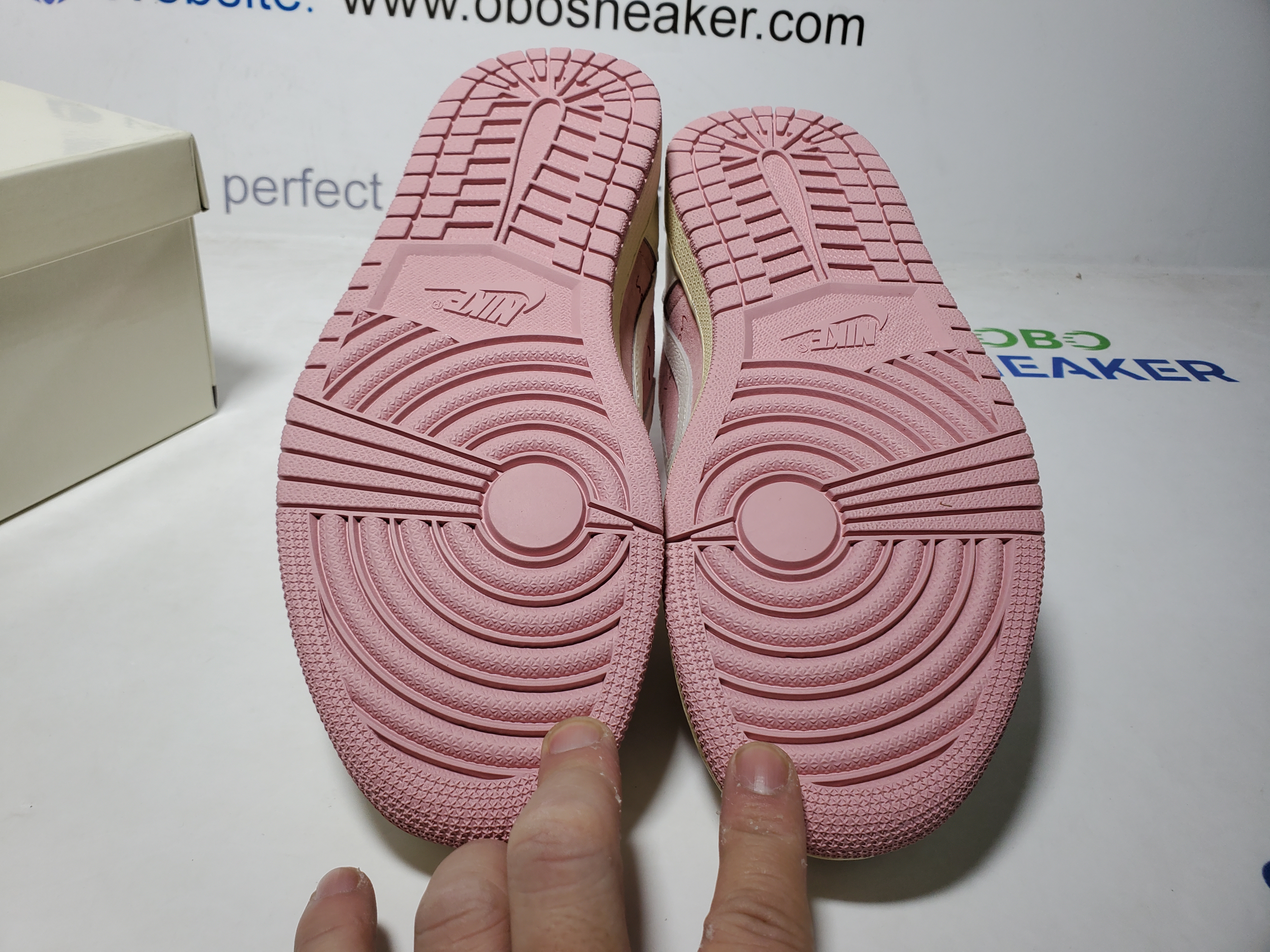 Air Jordan 1 Low x Travis Scott OG White Pink  DM7866-600 review 4