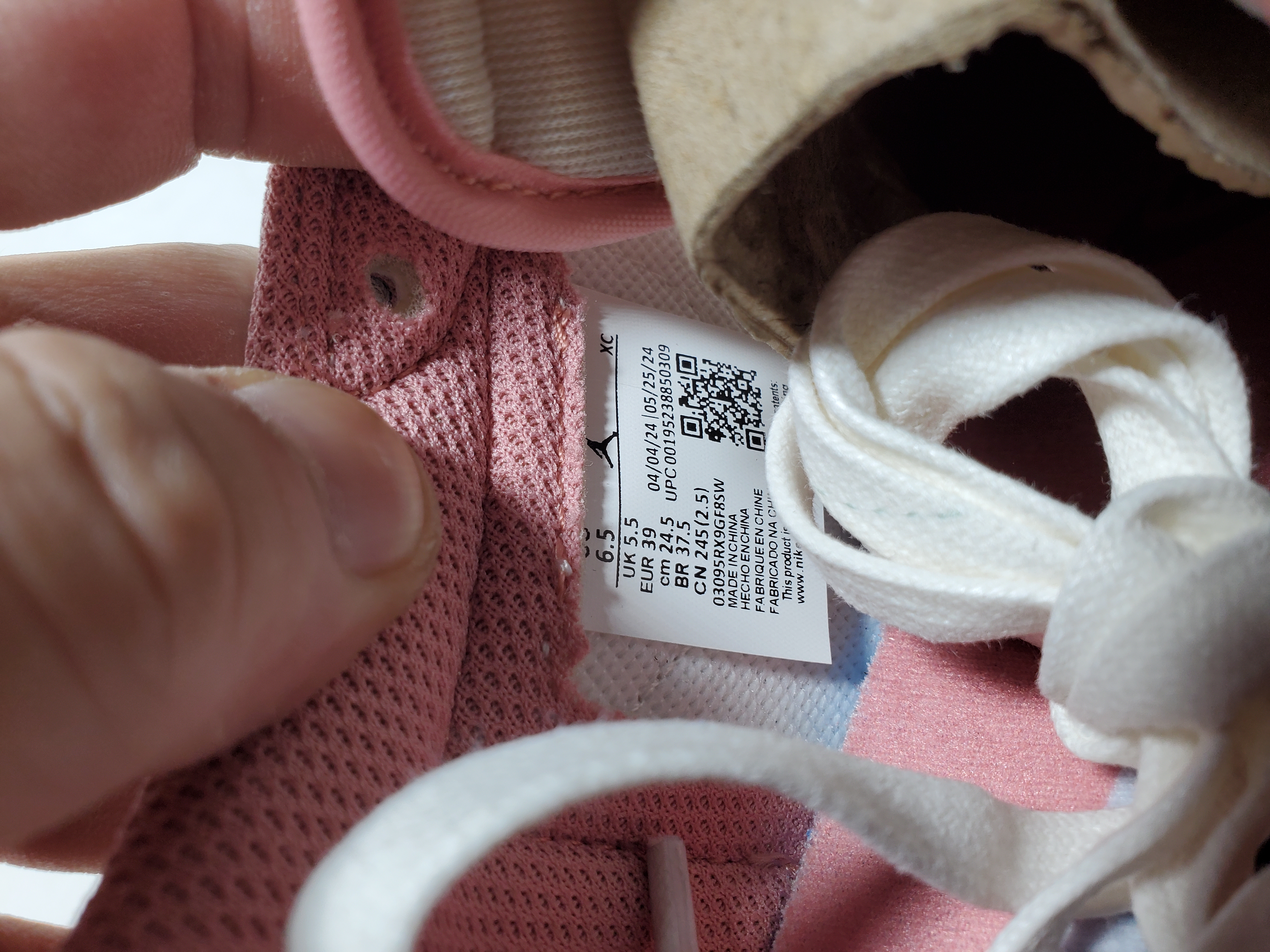 Air Jordan 1 Low x Travis Scott OG White Pink  DM7866-600 review 5