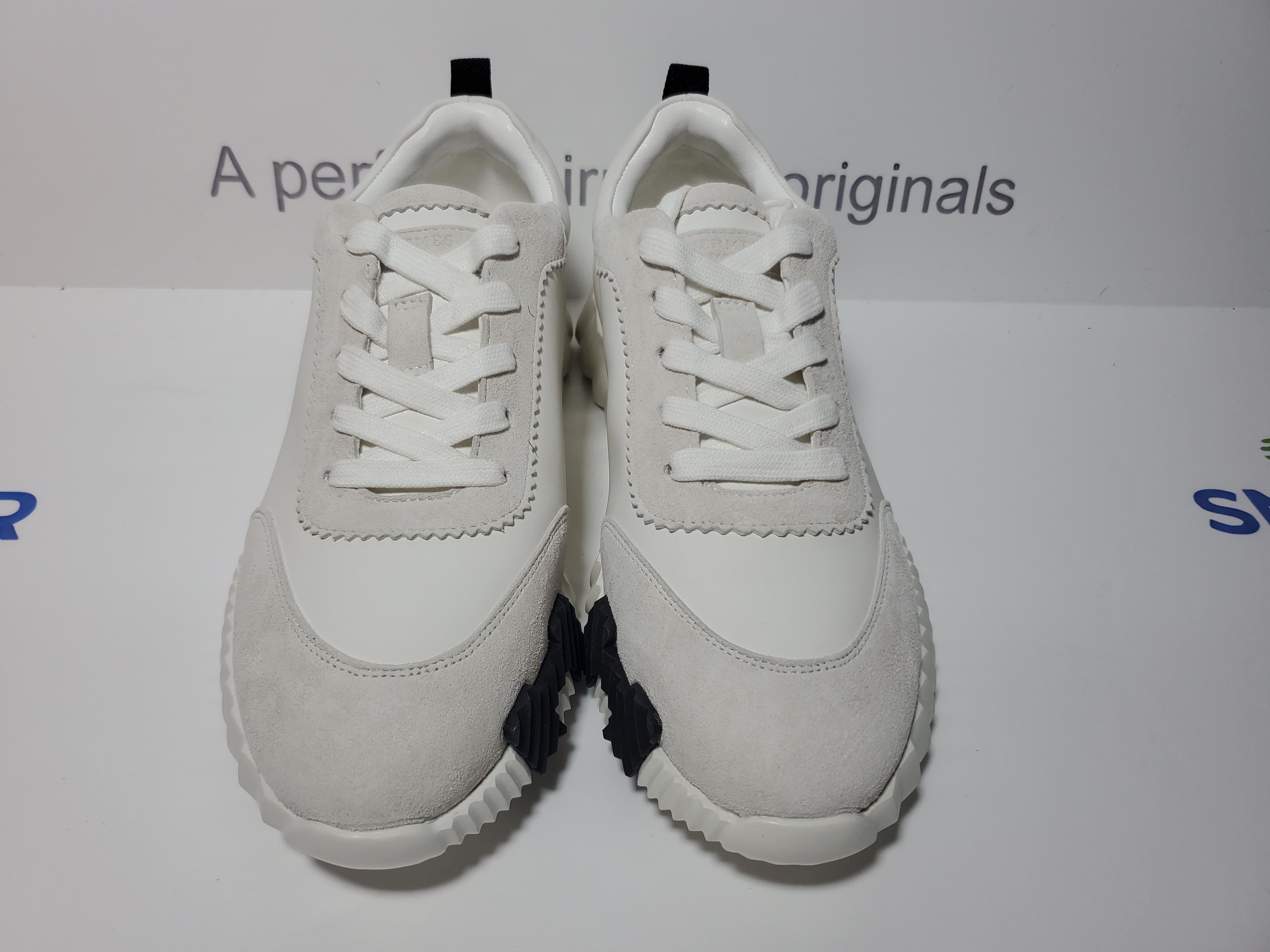 HERMES Bouncing Grey White review 1