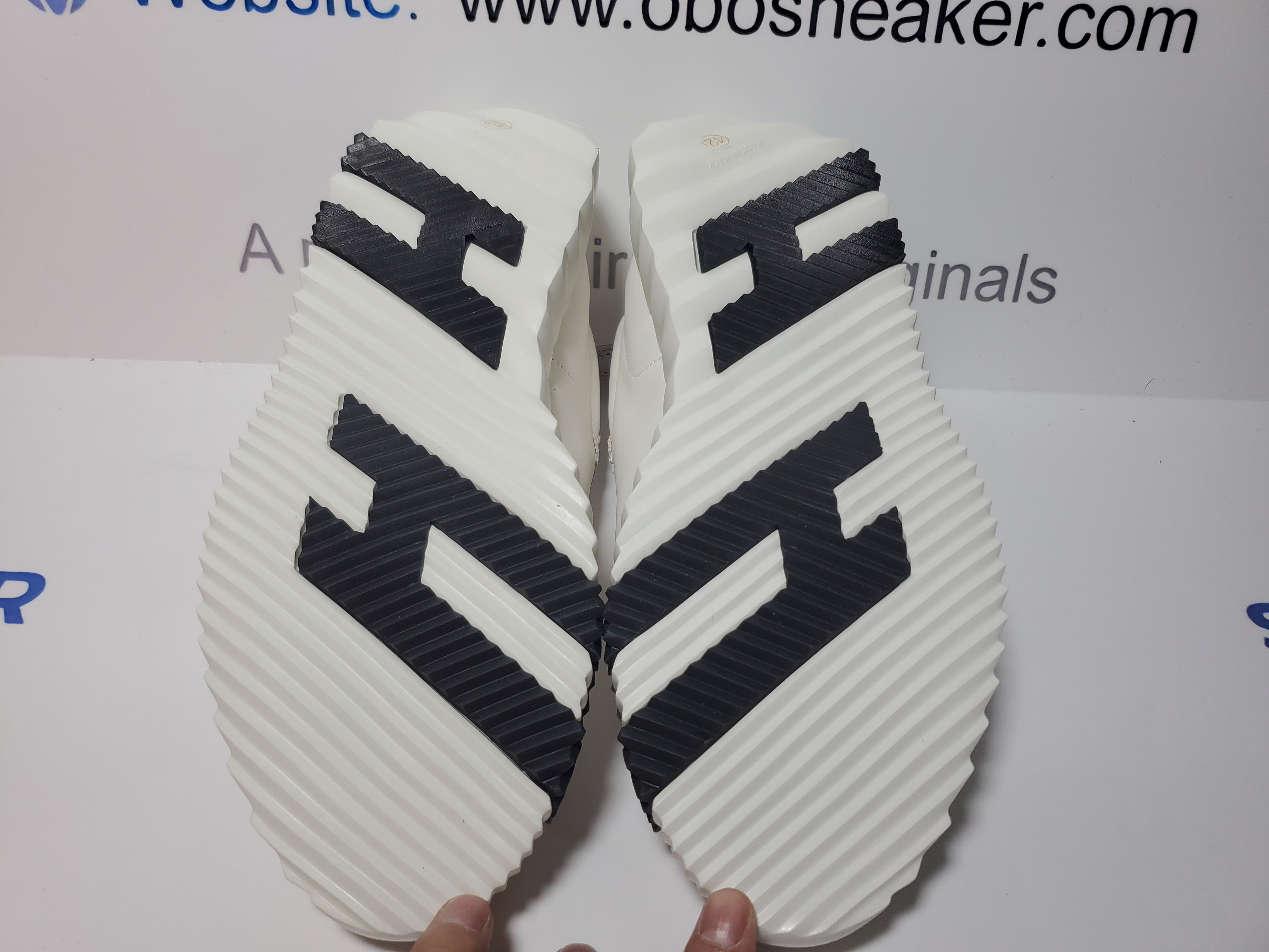 HERMES Bouncing Grey White review 4