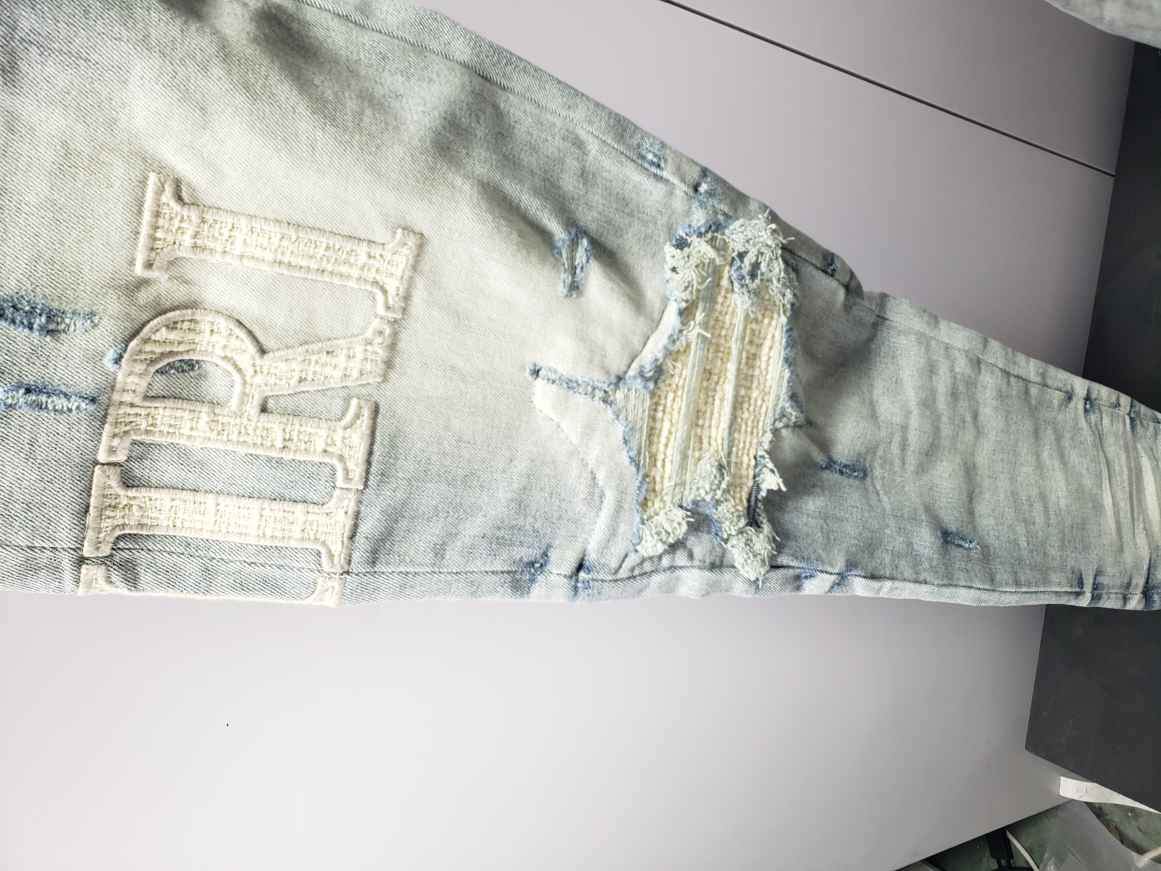 Supreme T-shirt B326 White + Amiri Jean 8905 review Obosneaker 03