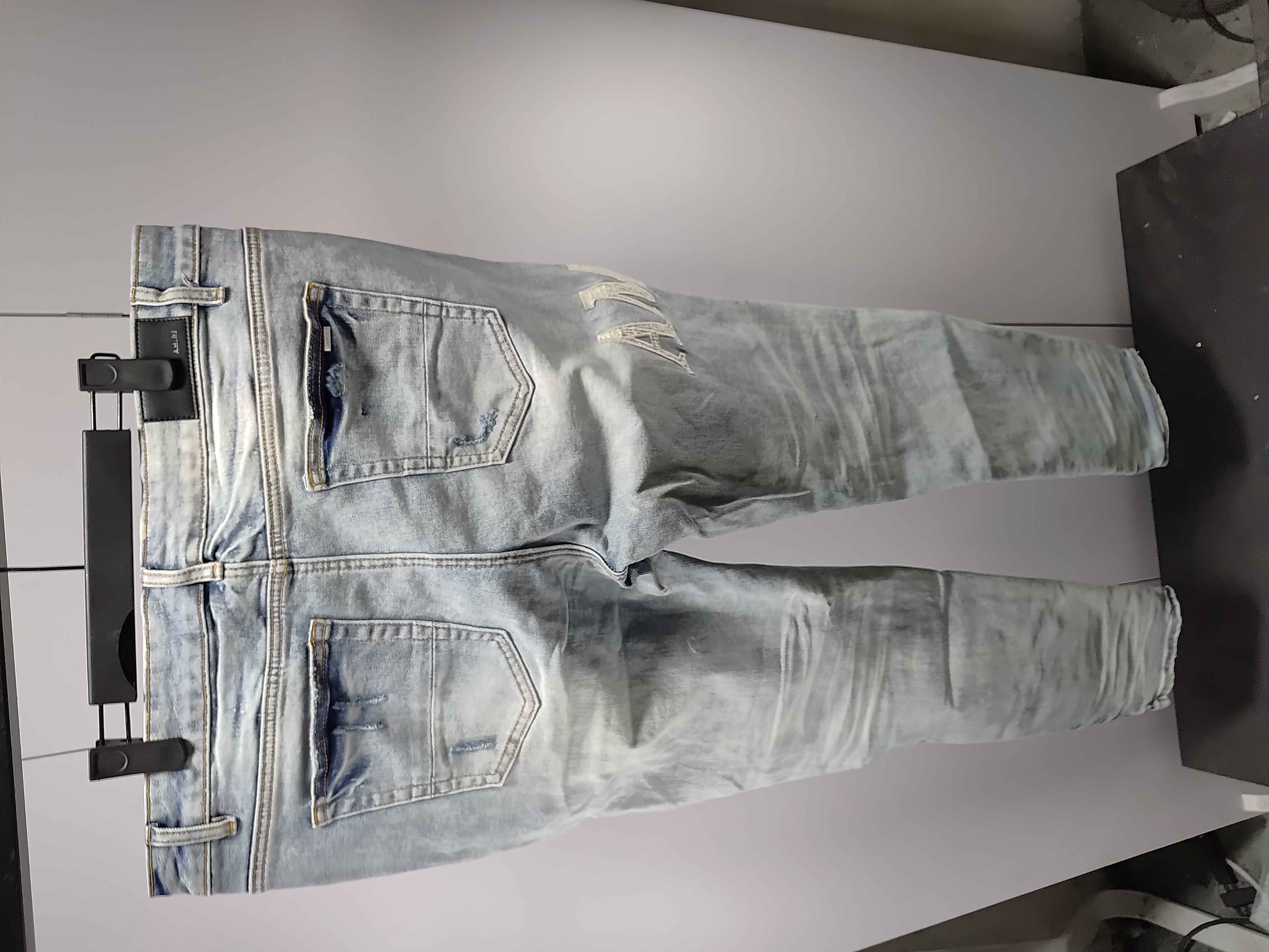 Supreme T-shirt B326 White + Amiri Jean 8905 review 6