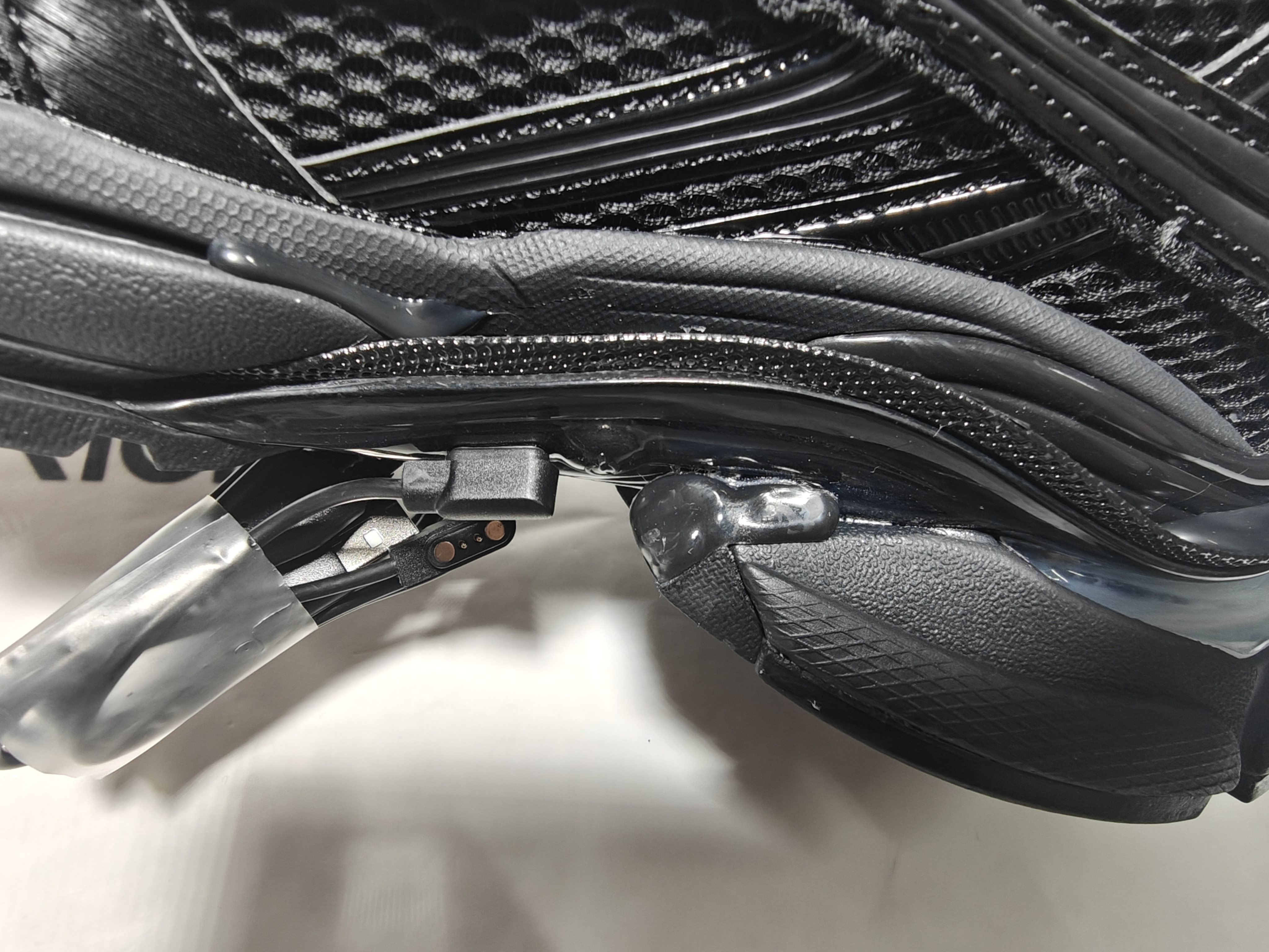 【Pre Sale】Balenciaga Runner LED Sneaker Black review 0