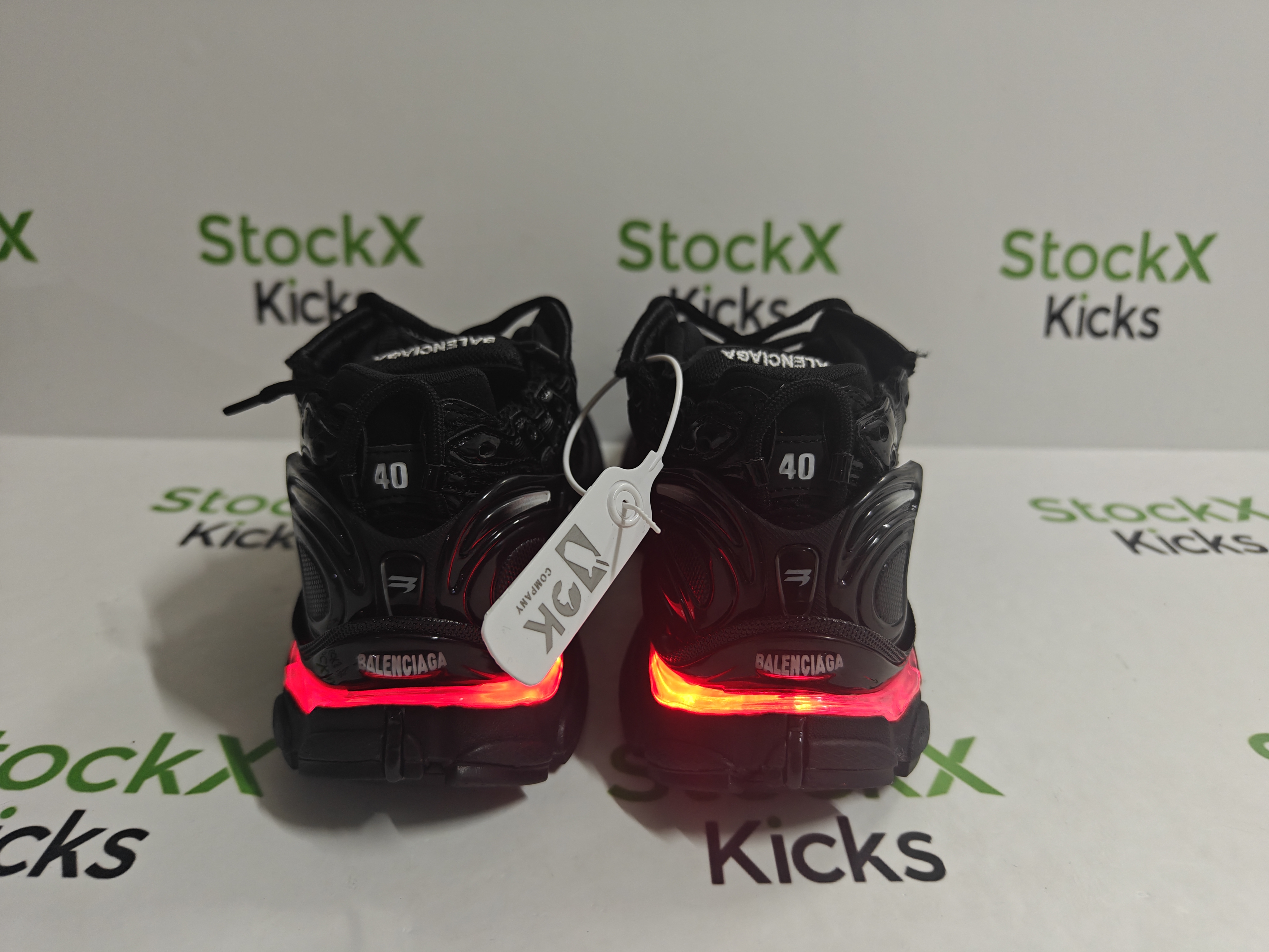 【Pre Sale】Balenciaga Runner LED Sneaker Black review 6