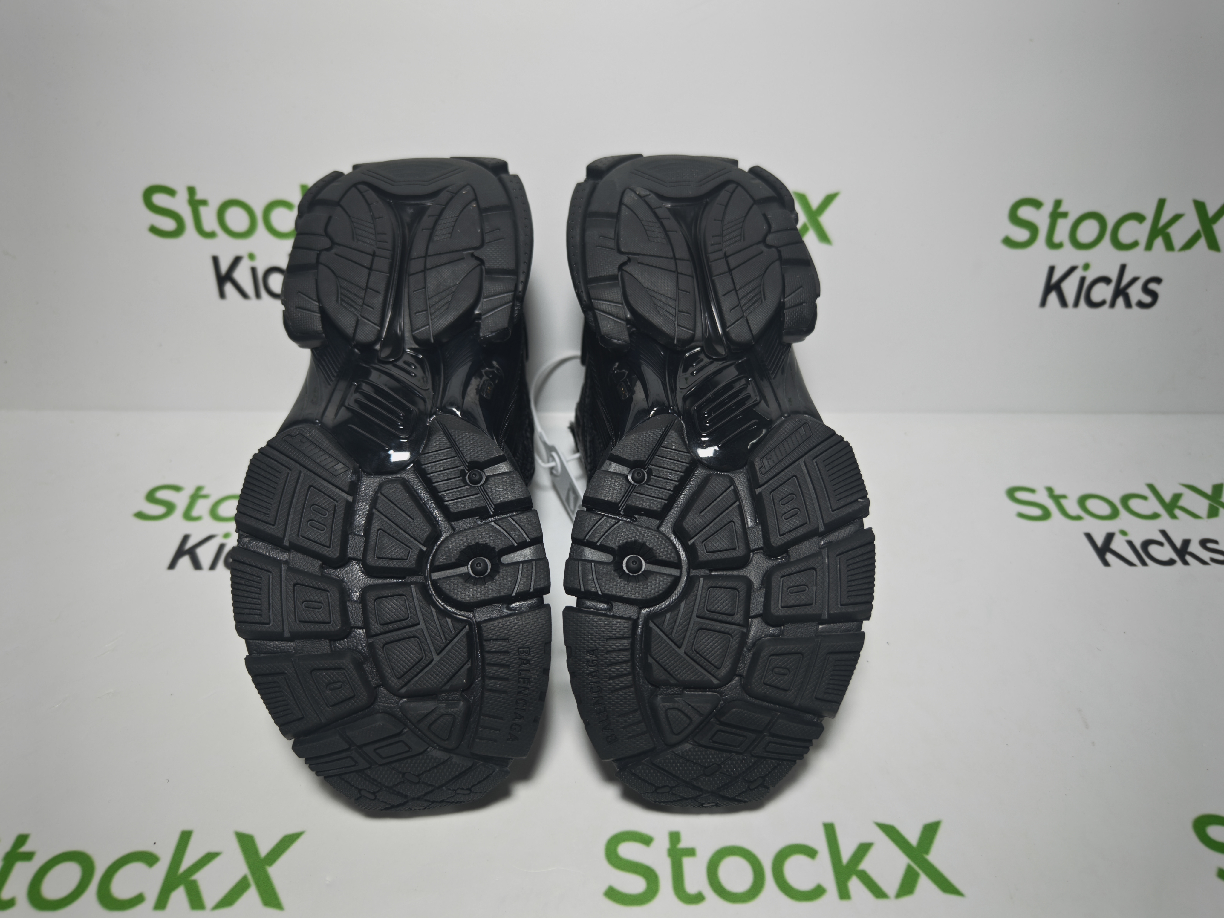 【Pre Sale】Balenciaga Runner LED Sneaker Black review 4