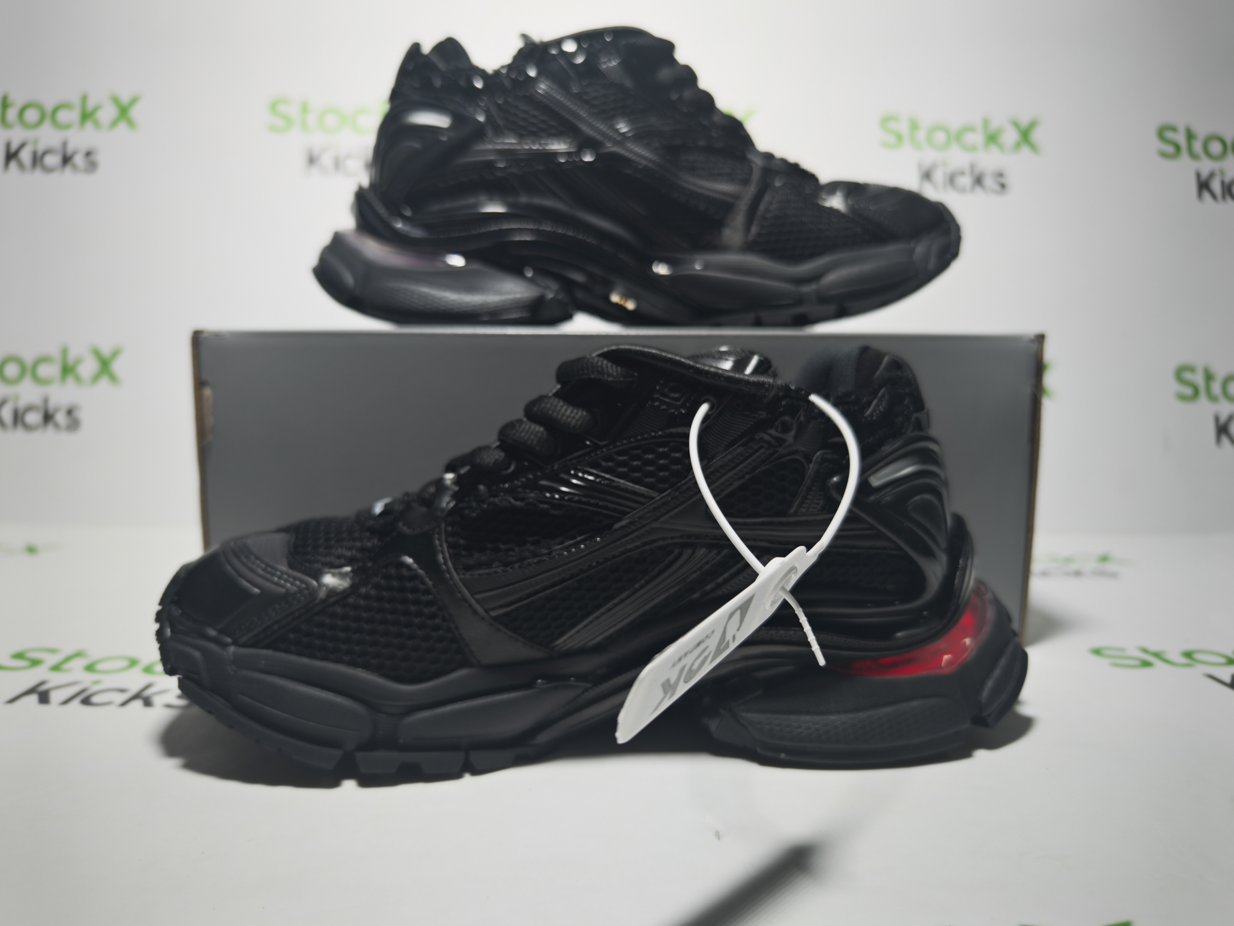 【Pre Sale】Balenciaga Runner LED Sneaker Black review 3