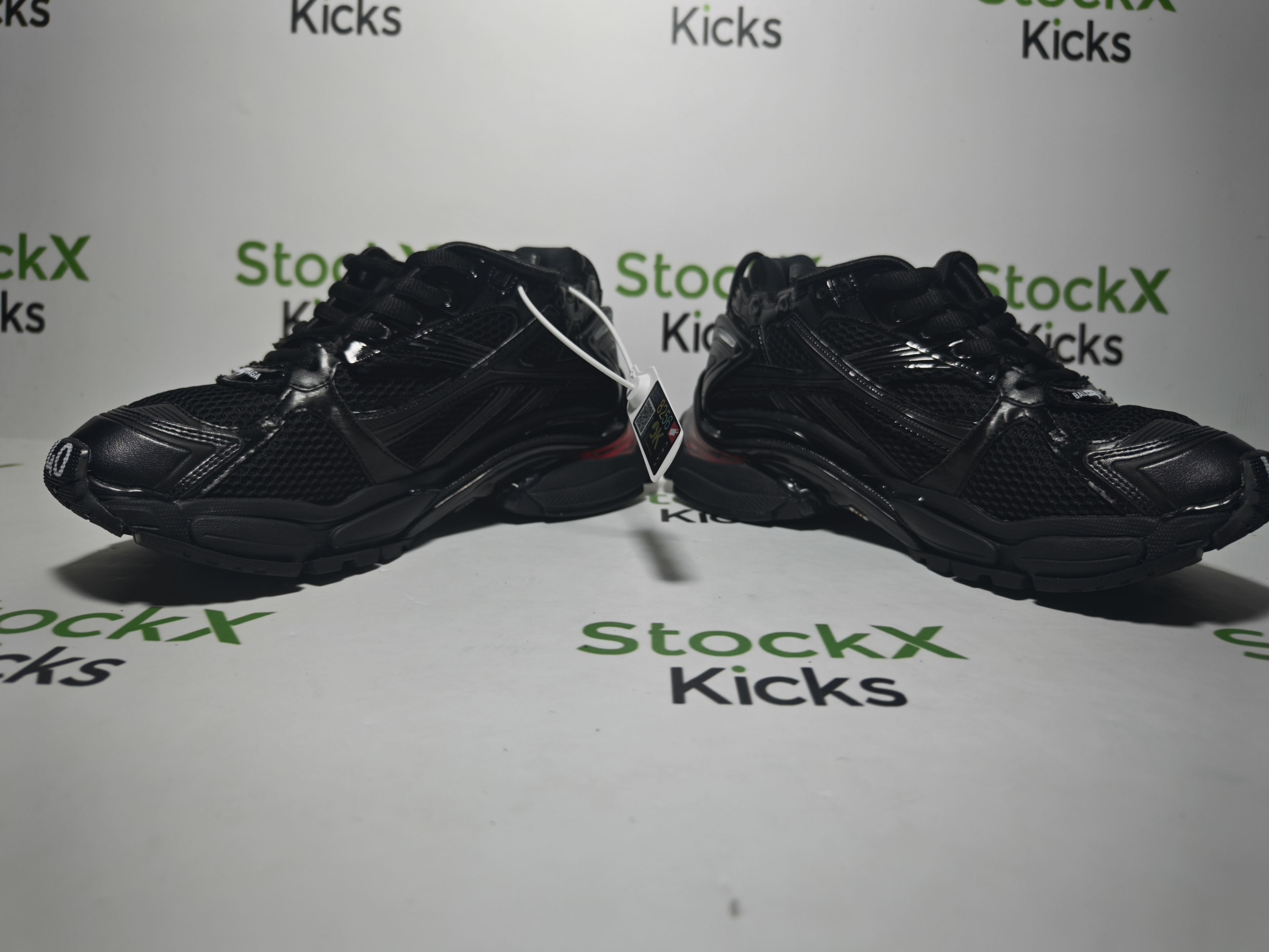 【Pre Sale】Balenciaga Runner LED Sneaker Black review 5