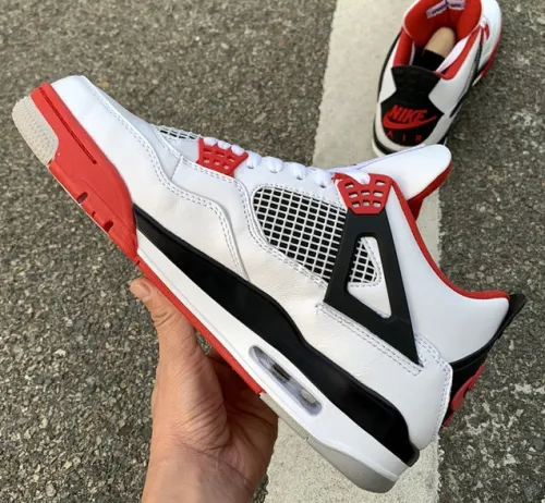 What does 1: 1 sneakers mean?