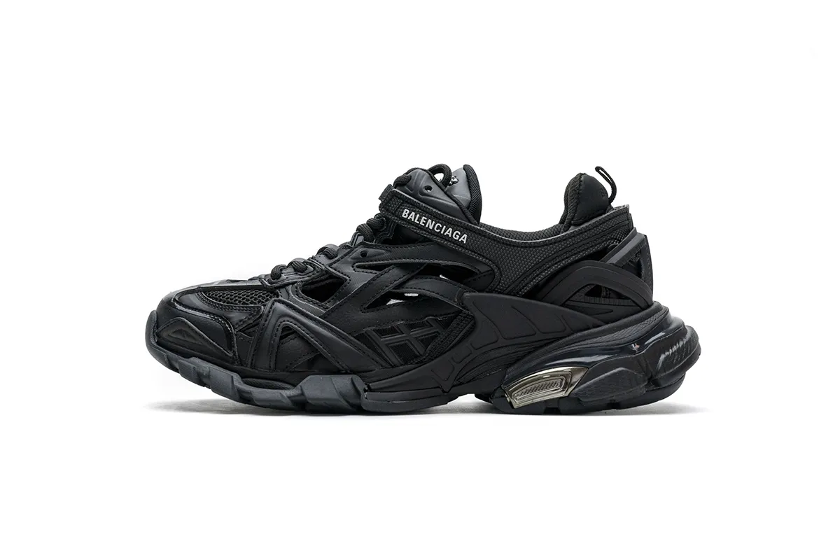 The perfect combination of style and function: Balenciaga Track 2 Sneaker Black