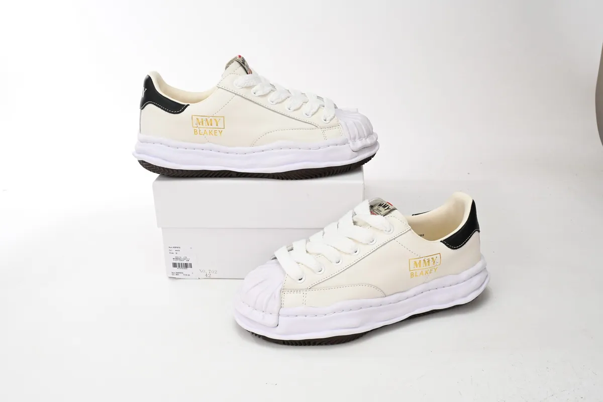 Obosneaker provides unique and deeply restored maison mihara reps, maison mihara yasuhiro blakey og sole leather low white is one of them.