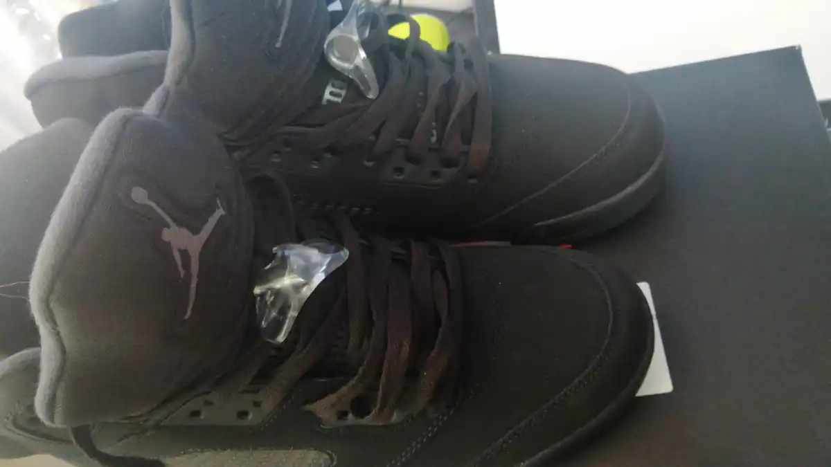 If you are still looking for cost-effective jordan 5 reps, then obosneaker must be your best choice.