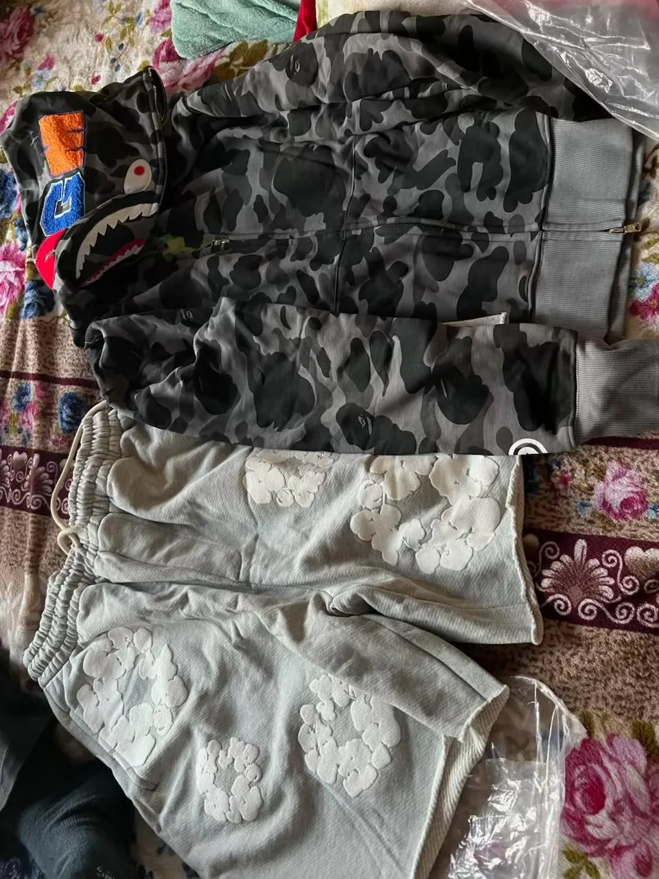 Obosneaker Customer feedback ：Denim Tears The Cotton Wreath Shorts Grey