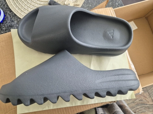  Obosneaker Customer Feedback ：Adidas Yeezy Slide Granite ID4132