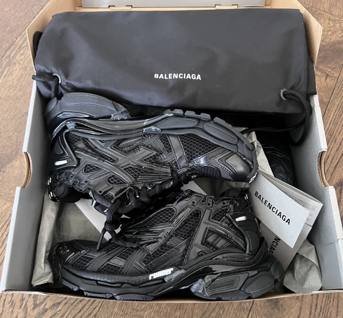 Obosneaker Customer Feedback ：Balenciaga Runner Sneaker Black 