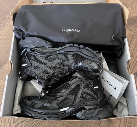 Obosneaker Customer Feedback ：Balenciaga Runner Sneaker Black 