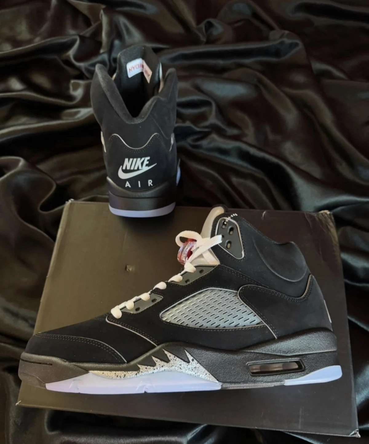 Obosneaker Customer feedback ：Air Jordan 5 Black Metallic Reimagined