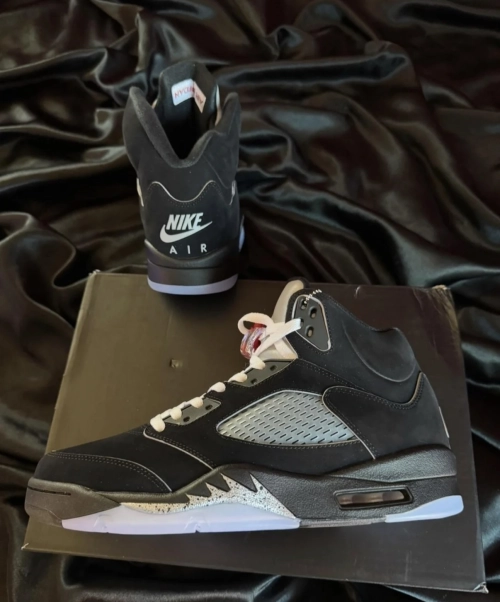 Obosneaker Customer feedback ：Air Jordan 5 Black Metallic Reimagined