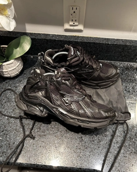 Obosneaker Customer Feedback ： Balenciaga Runner Sneaker Black 