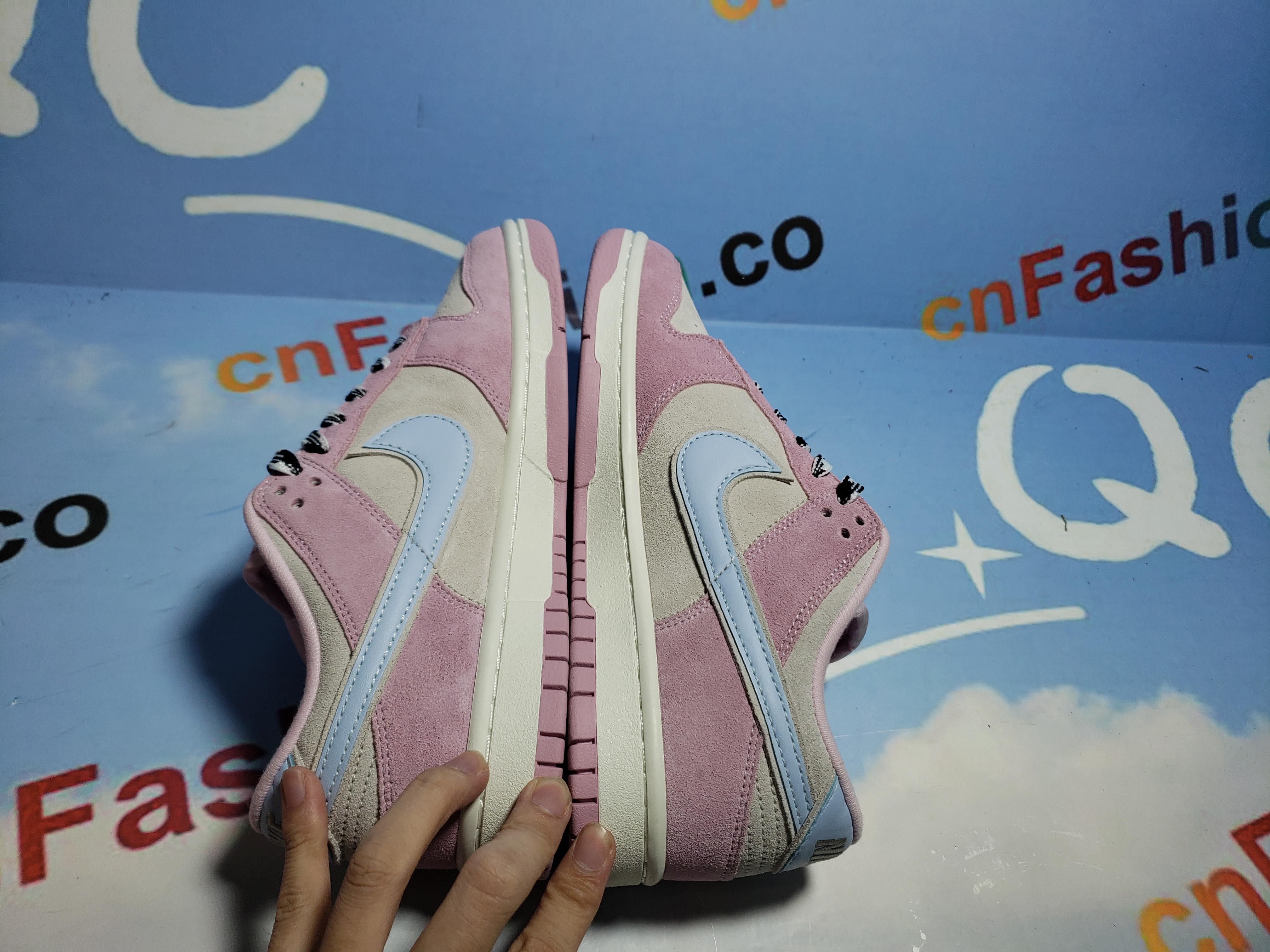 OG Dunk Low Pink Suede,D07412-901