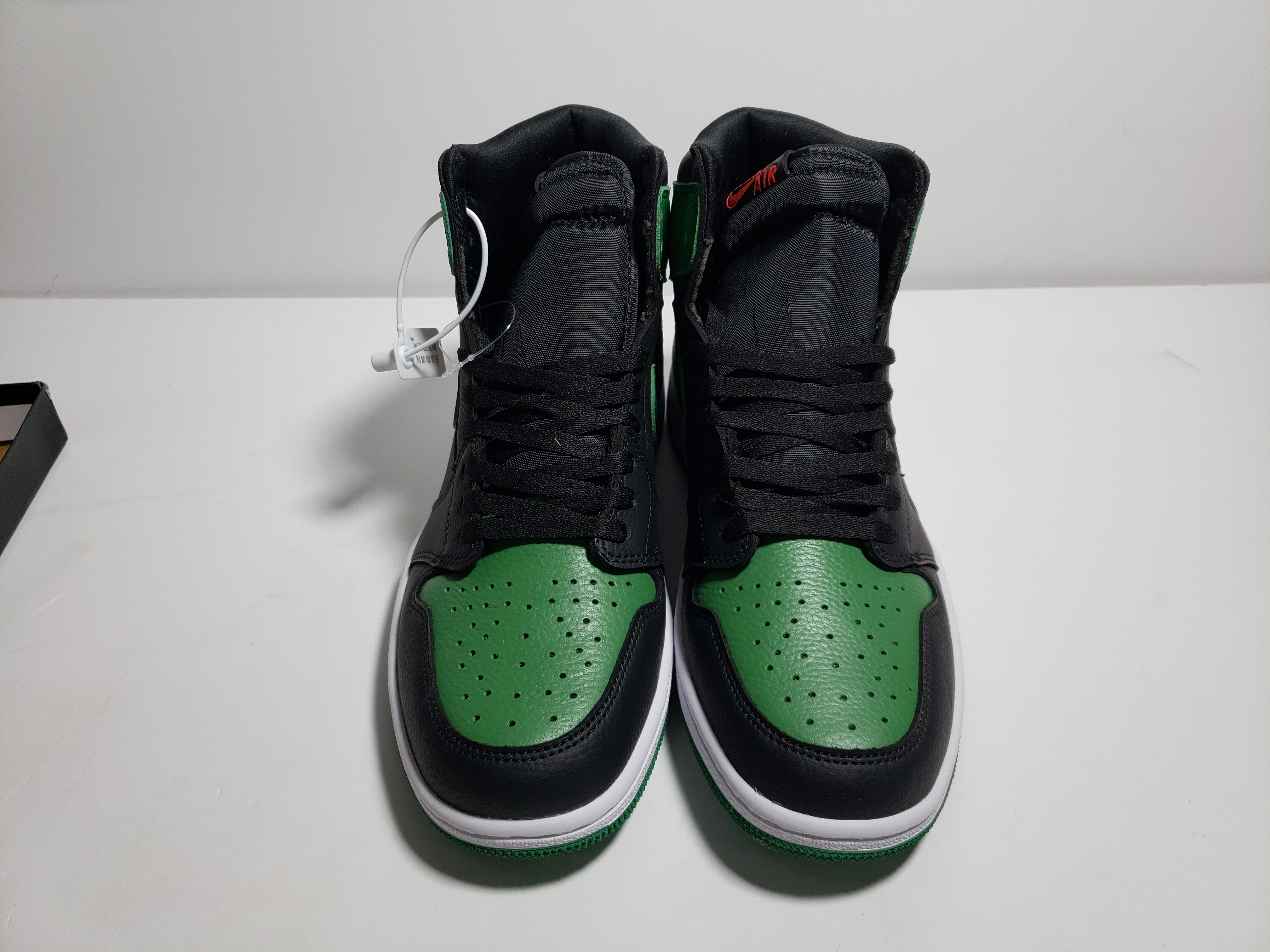 OG Jordan 1 Retro High Pine Green Black,555088-030