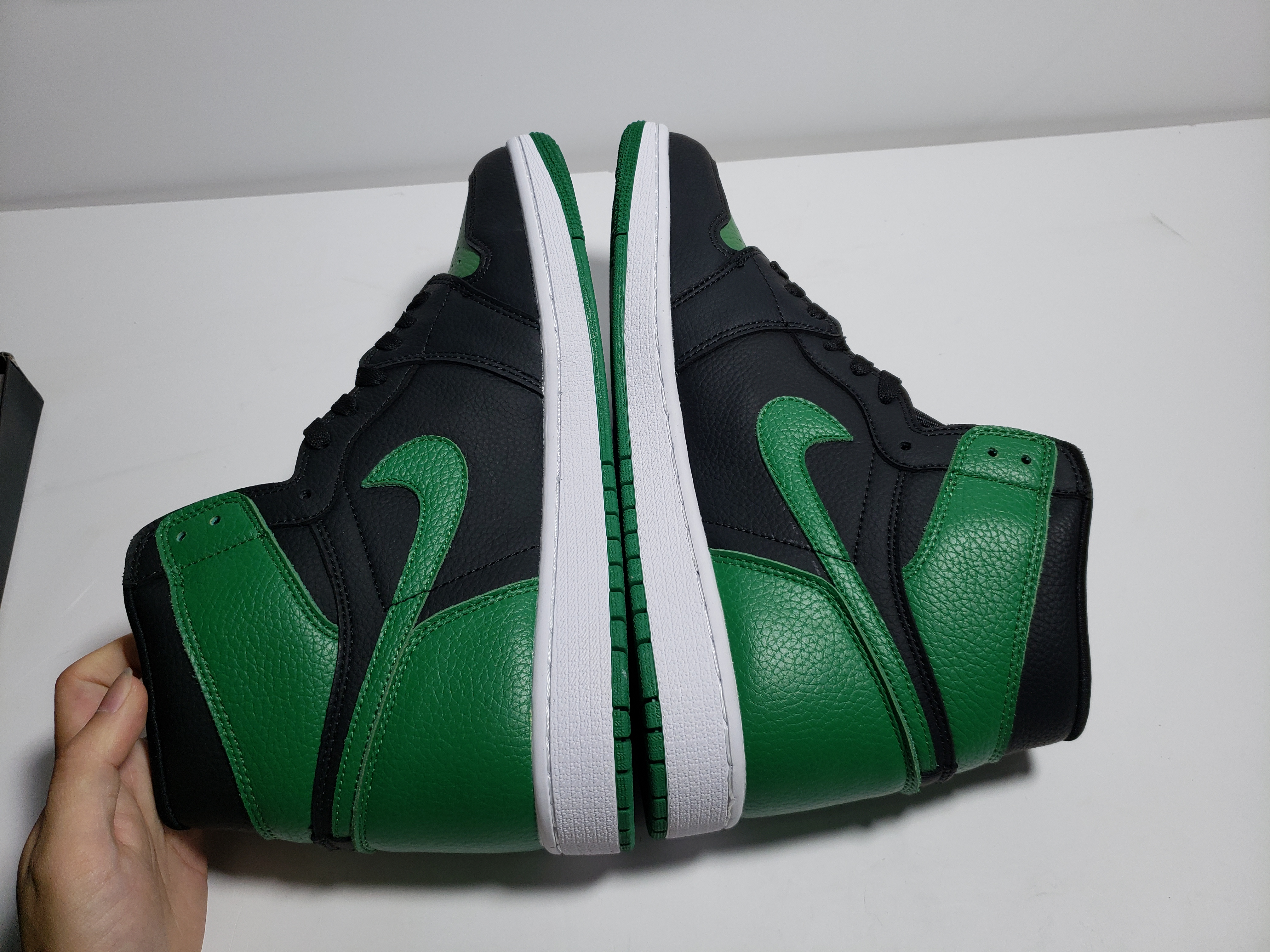 OG Jordan 1 Retro High Pine Green Black,555088-030