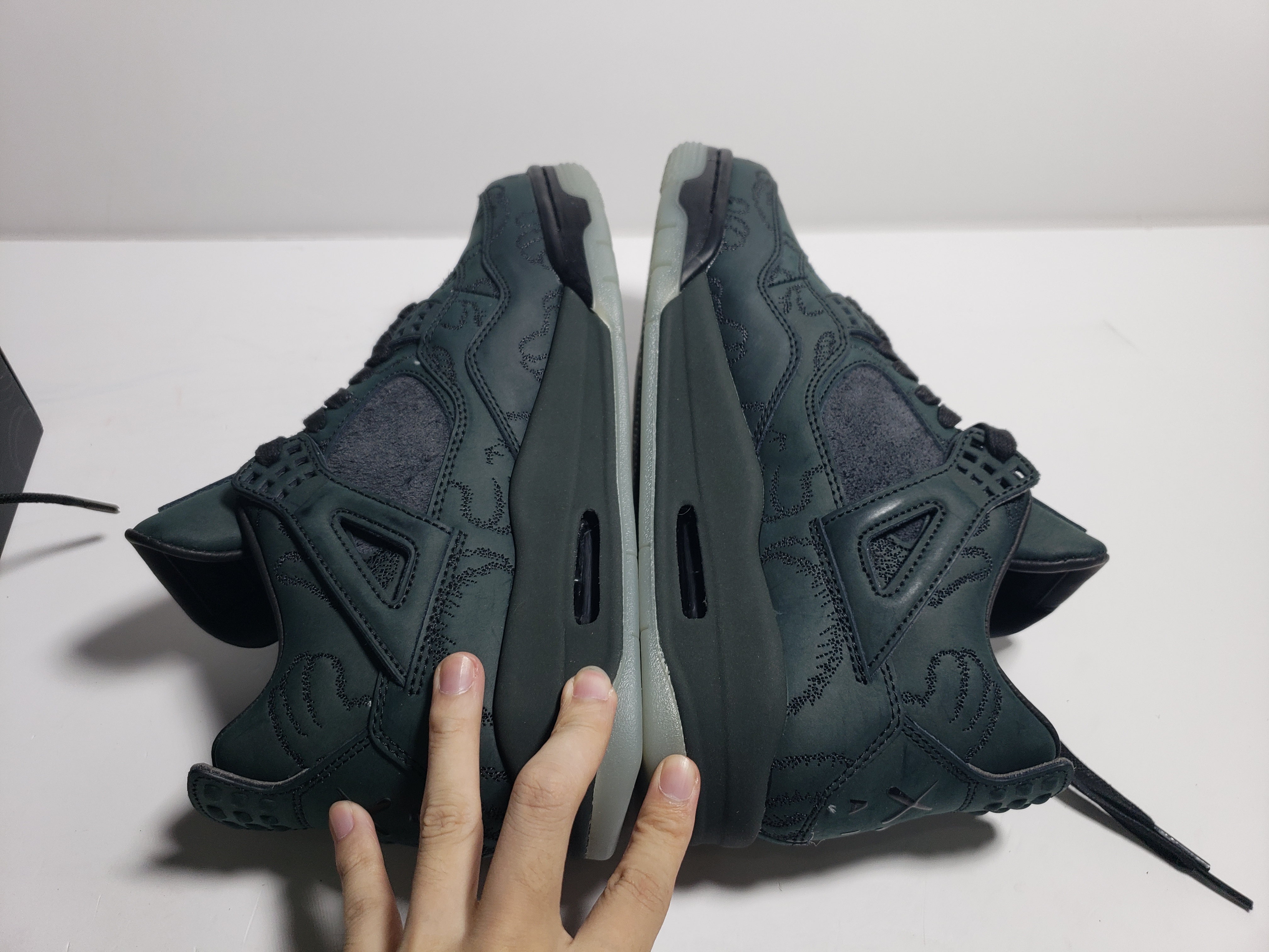 PKGoden Jordan 4 Retro Kaws Black, 930155-001