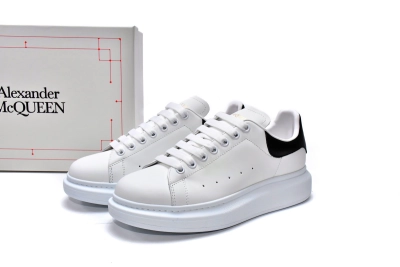 PKGoden Alexander McQueen Sneaker Ivory White Black 02