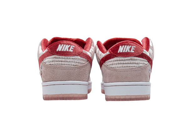 Nike SB Dunk Low StrangeLove Skateboards (Regular Box) CT2552-800