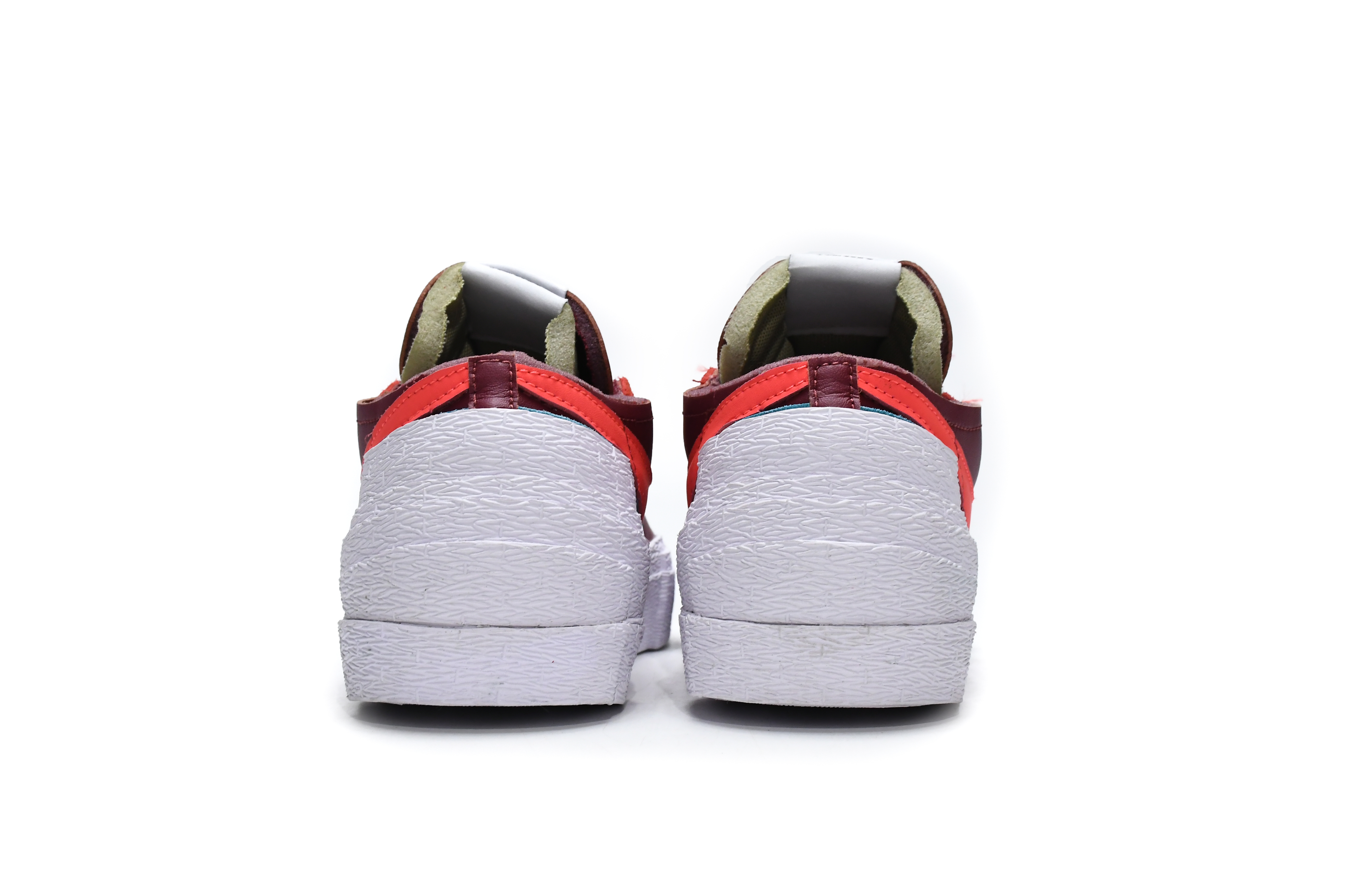 BoostMasterLin Blazer Low sacai KAWS Red DM7901-600