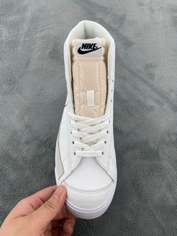 BoostMasterLin Blazer Mid 7 DN7996-100