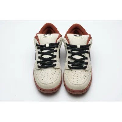 og SB Dunk Low Pro Hennessy BQ6817-100 02