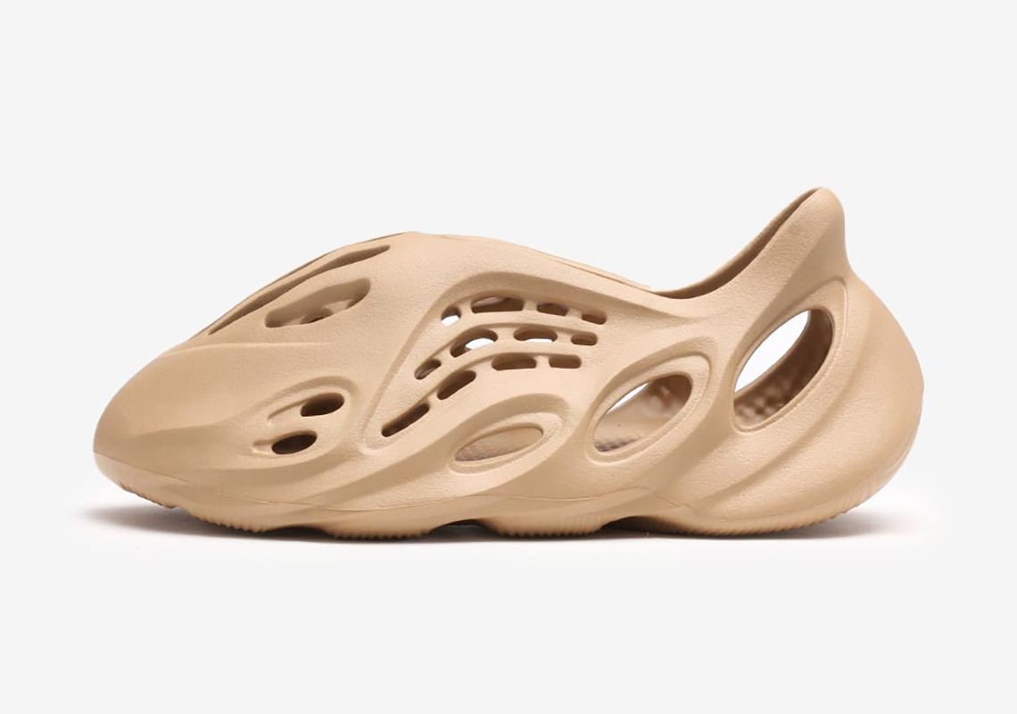 og Yeezy Foam RNNR Ochre GW3354