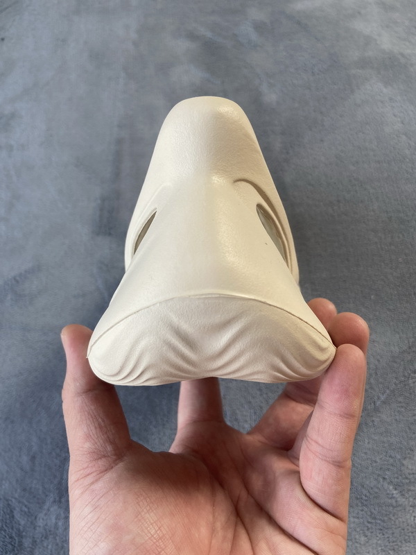 og Yeezy Foam RNNR Sand FY4567