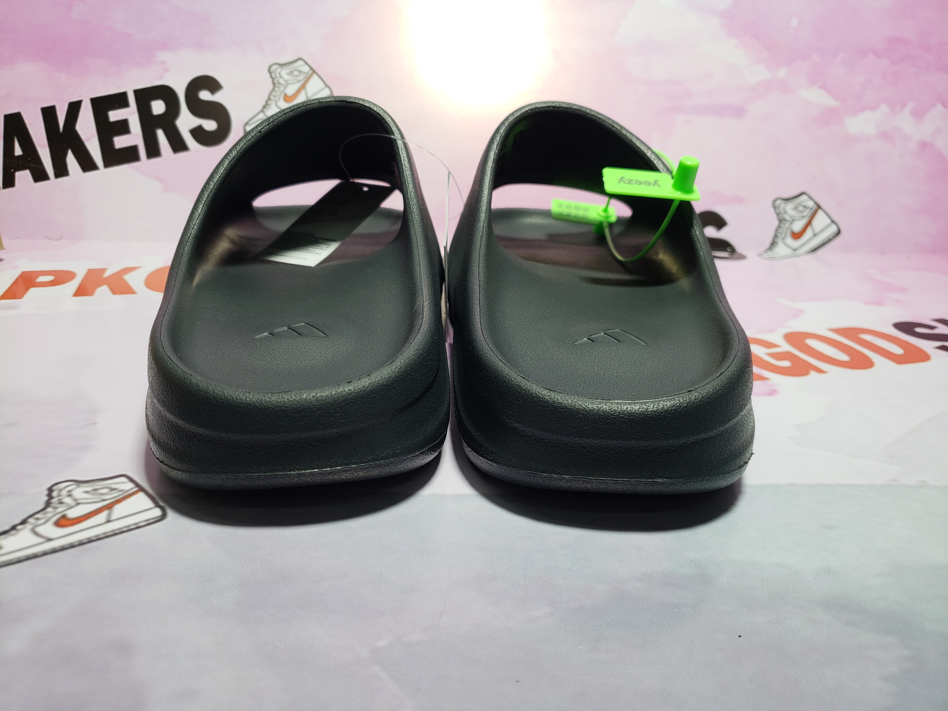 [buy two get one $0.1] og Yeezy Slide Onyx HQ6448