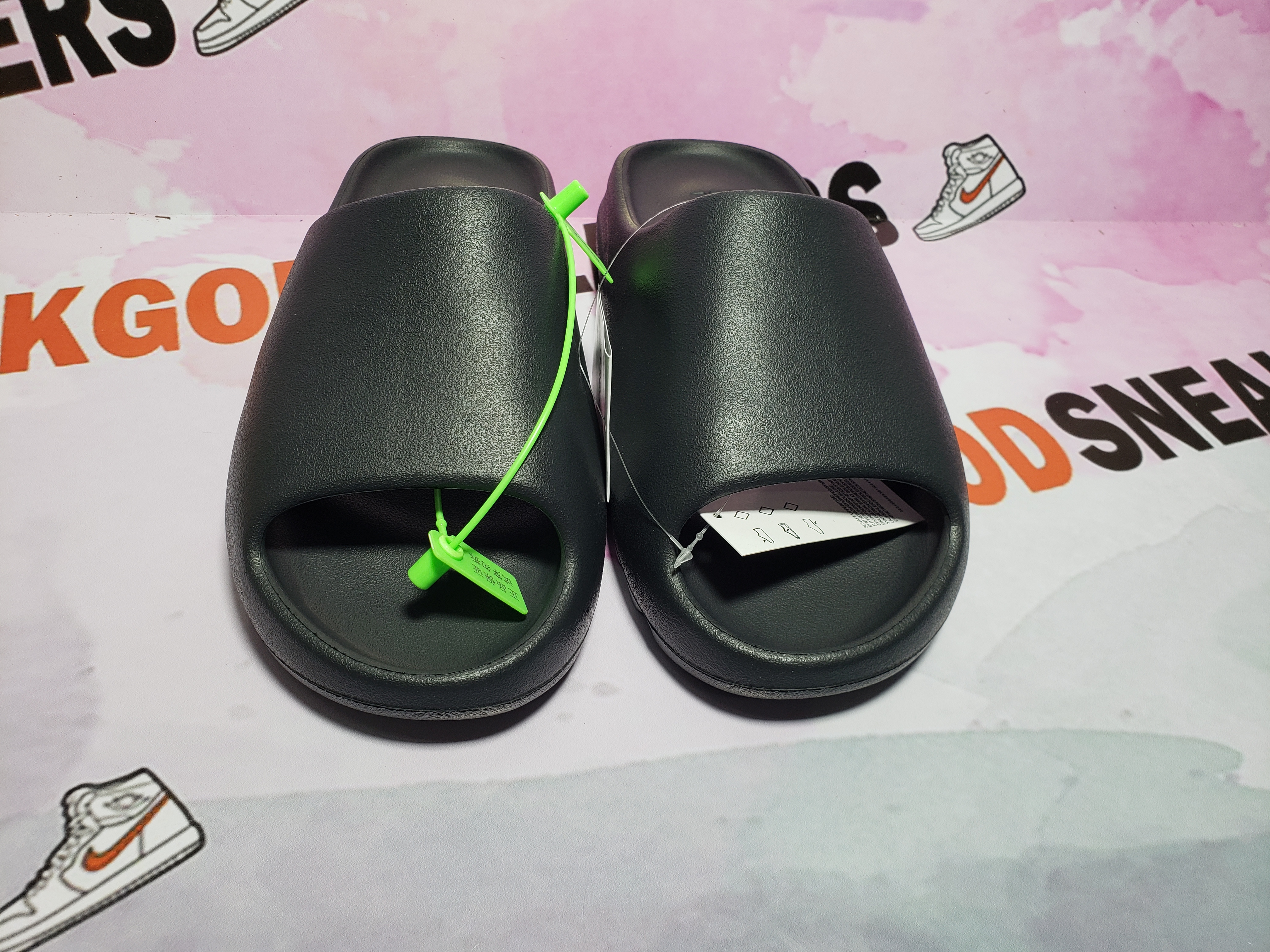 [buy two get one $0.1] og Yeezy Slide Onyx HQ6448