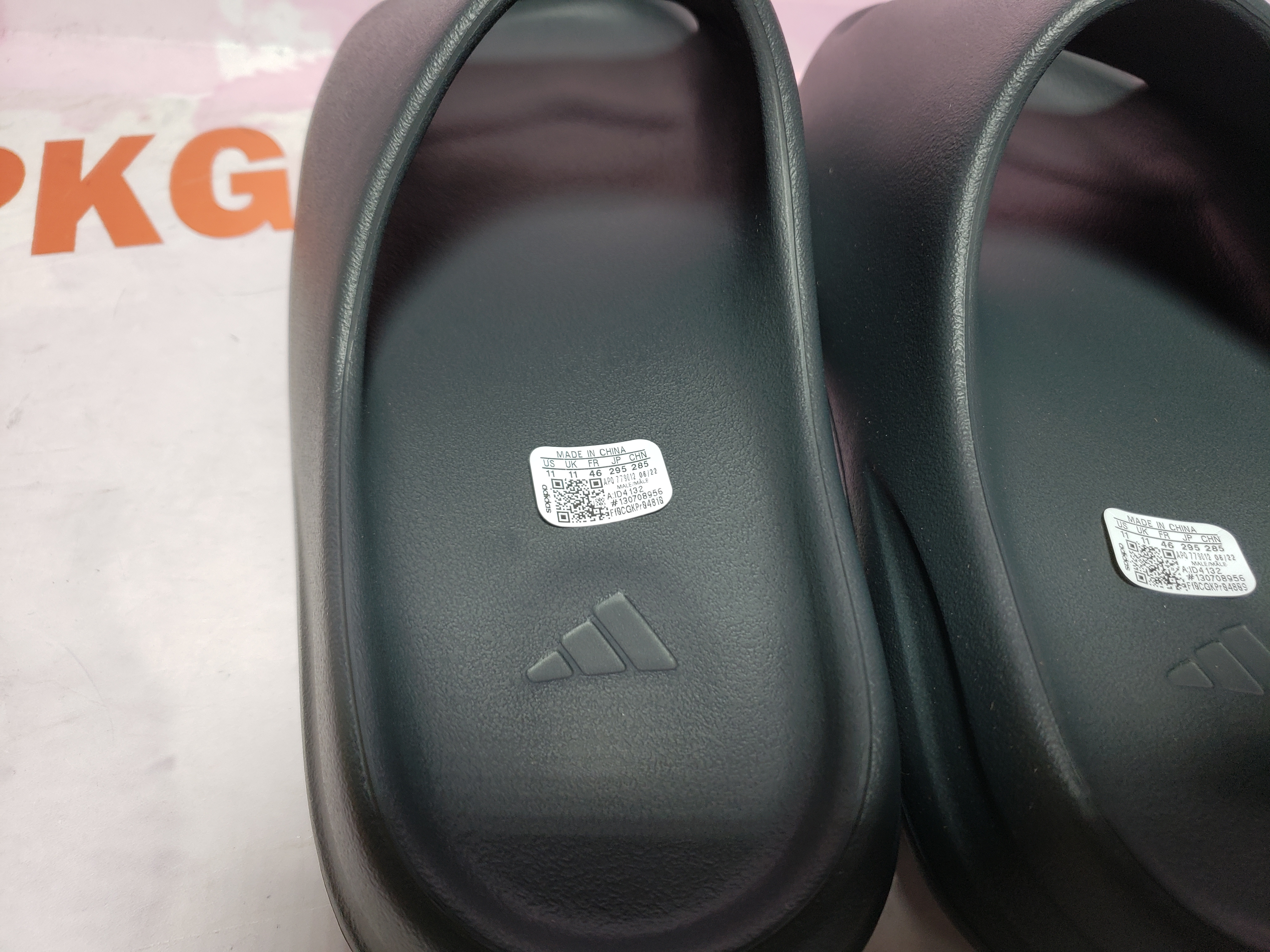 OG Yeezy Slide Granite ID4132