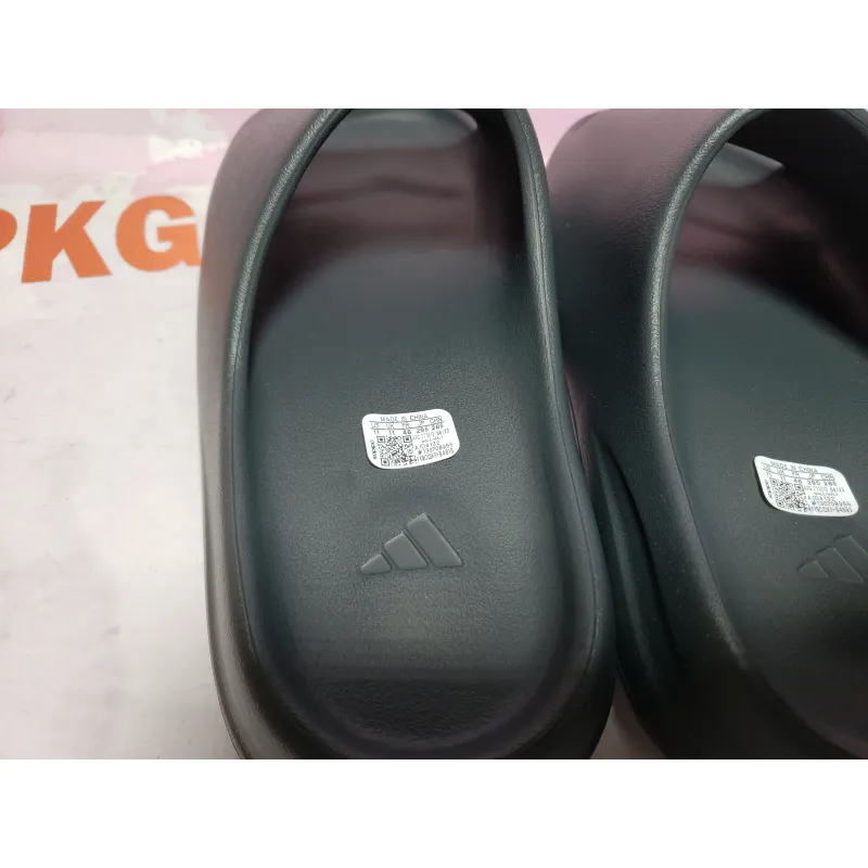 OG Yeezy Slide Granite ID4132