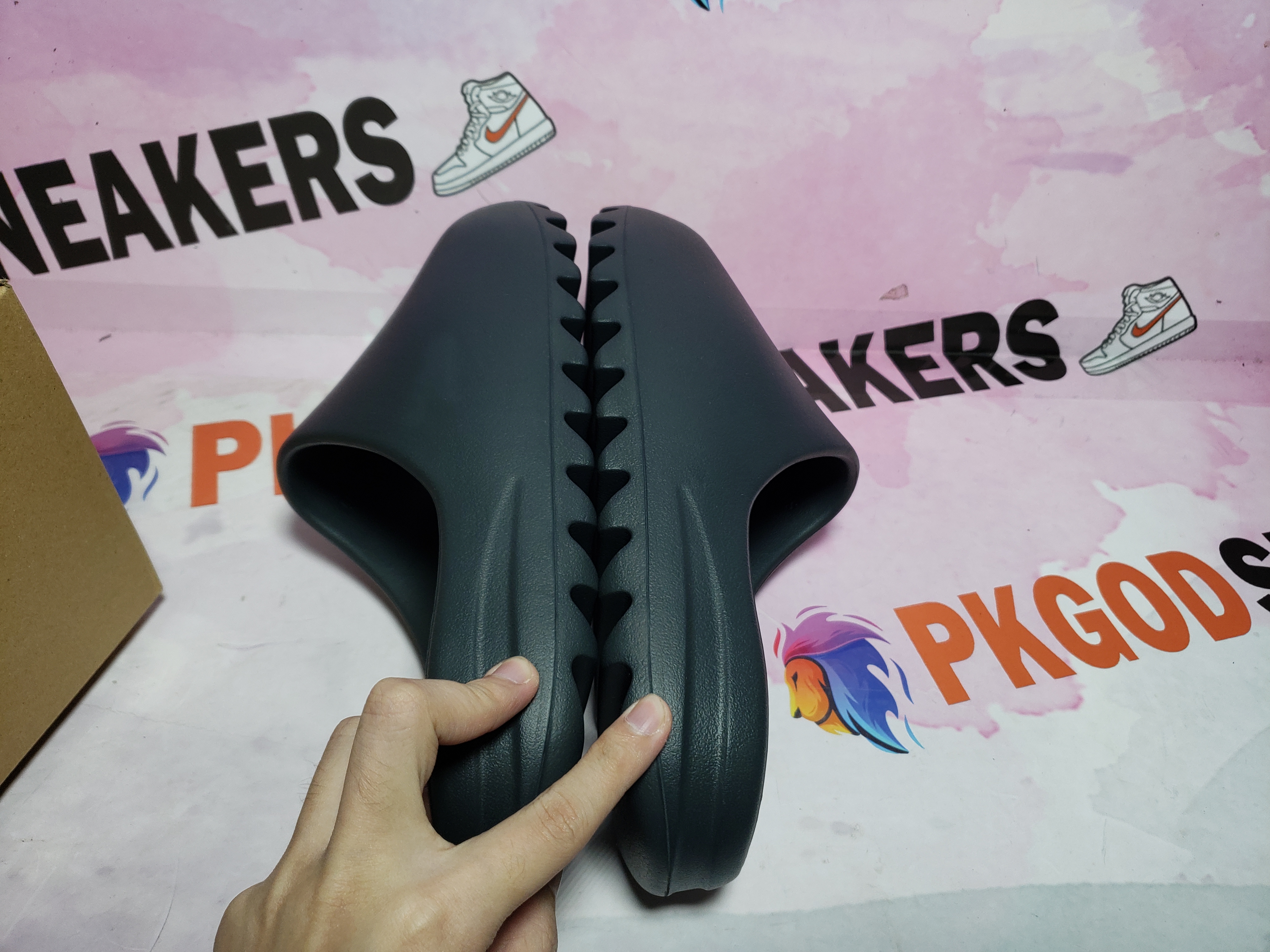 OG Yeezy Slide Granite ID4132