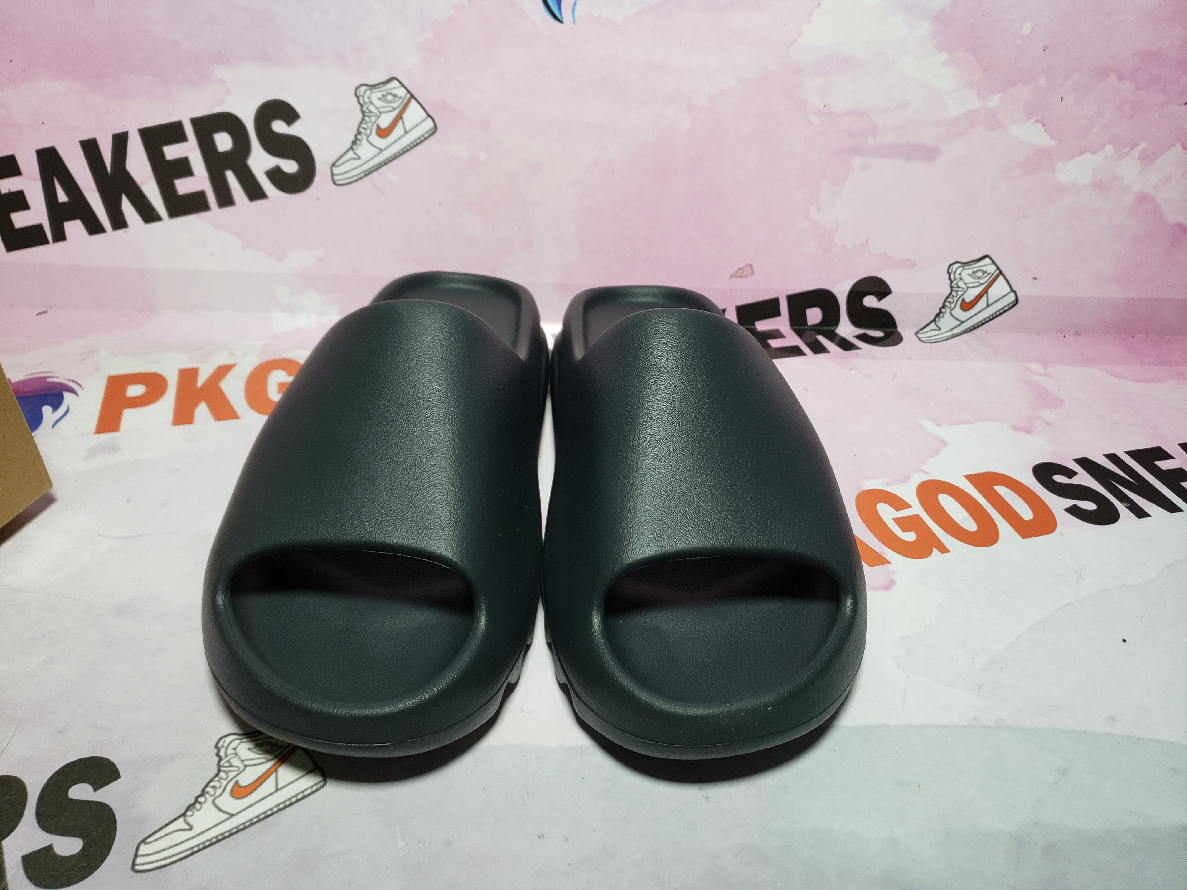 OG Yeezy Slide Granite ID4132