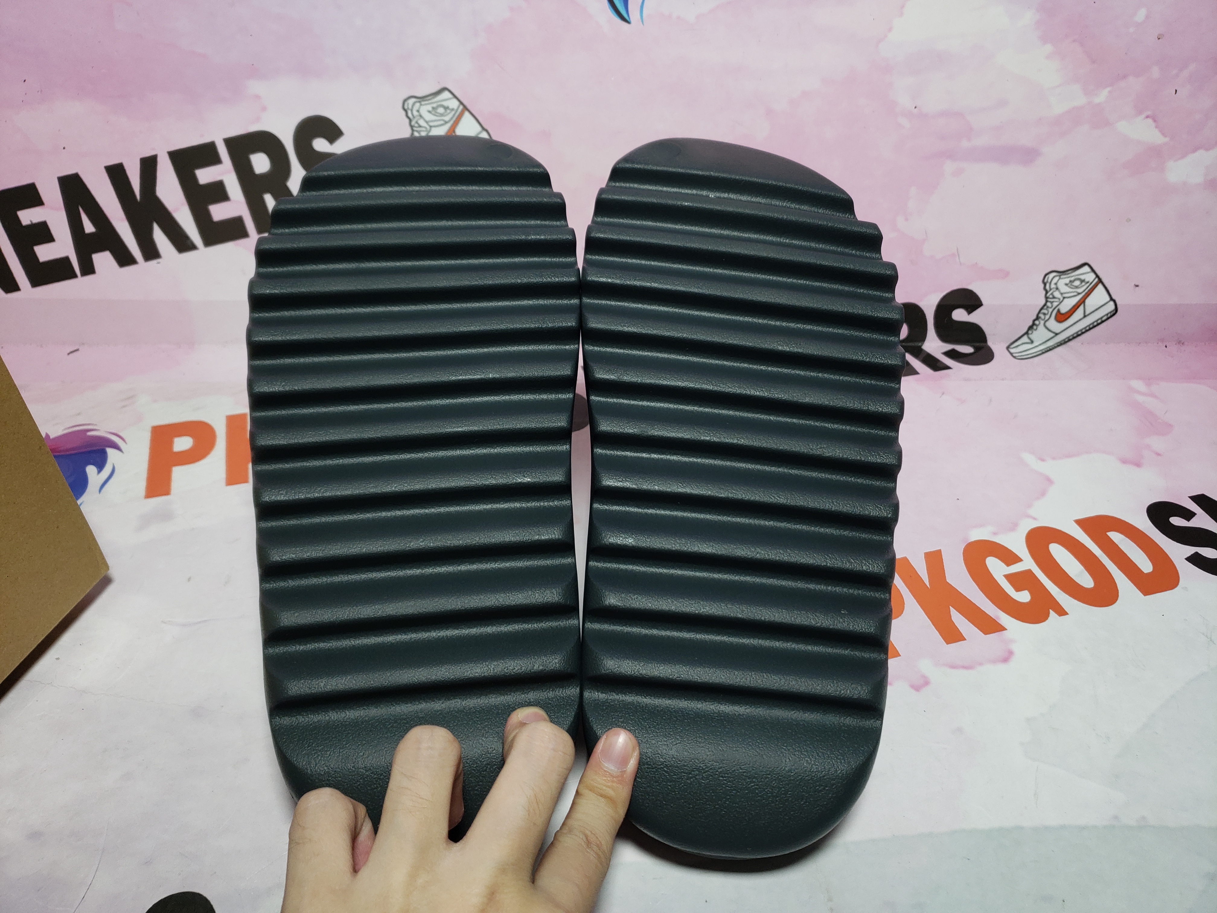 OG Yeezy Slide Granite ID4132