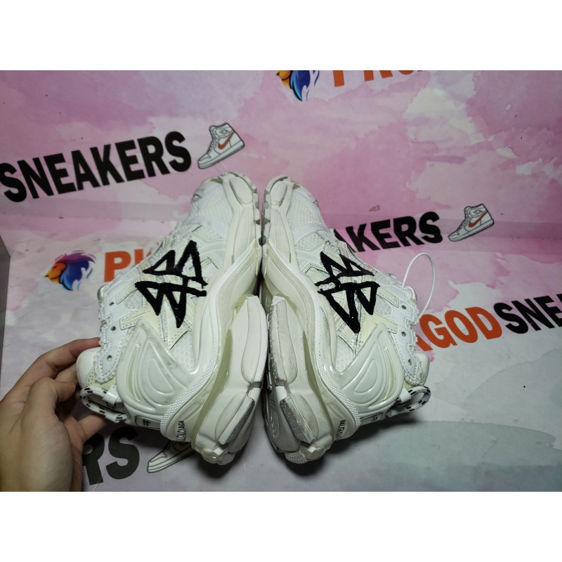 PKGoden Balenciaga 7th Runner White And Black Characters 677402 W3RBQ 9010