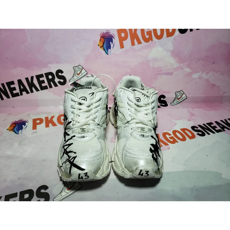 PKGoden Balenciaga 7th Runner White And Black Characters 677402 W3RBQ 9010