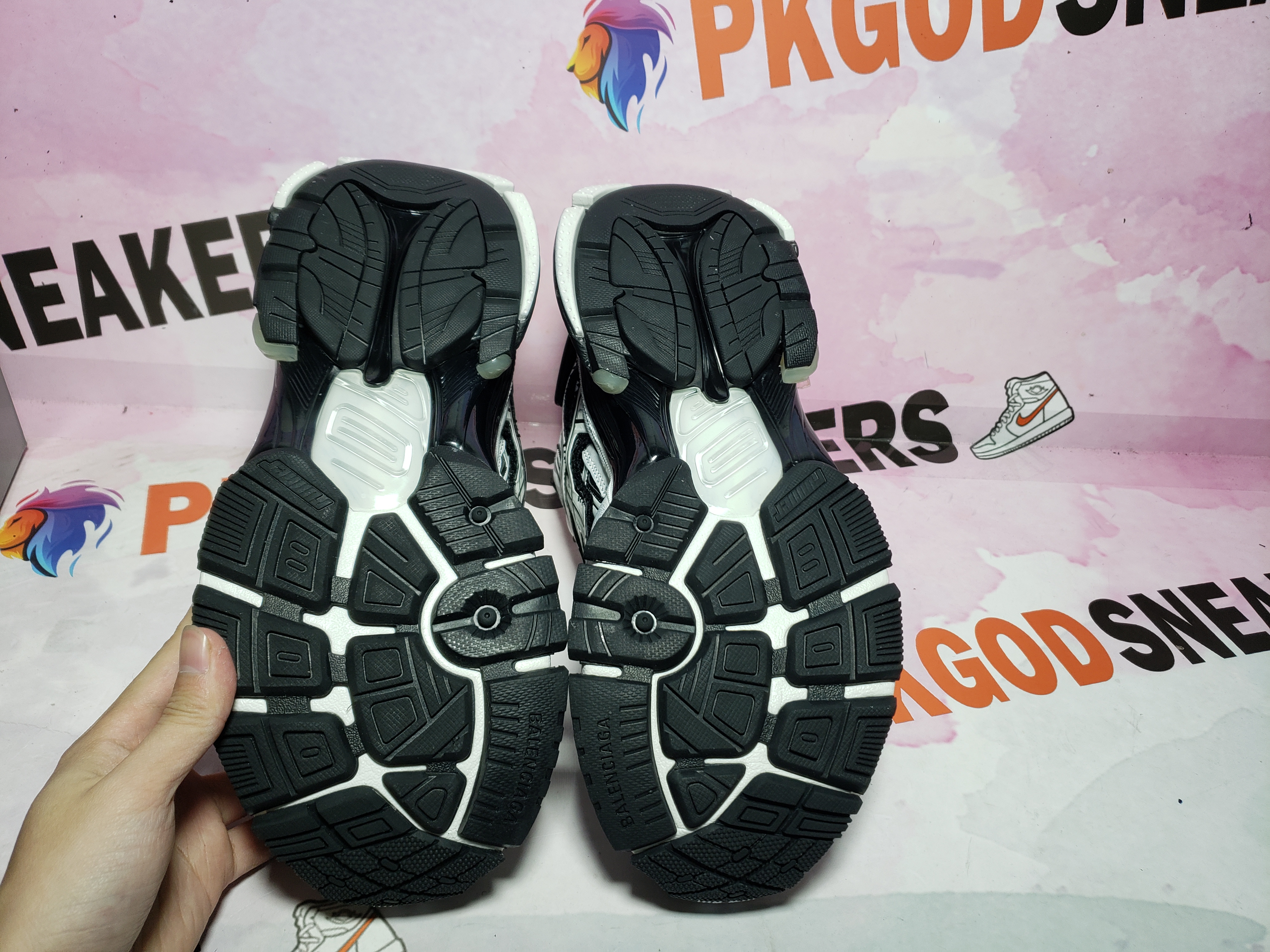 PKGoden Balenciaga 7th Runner Black White 677403W3RB29010