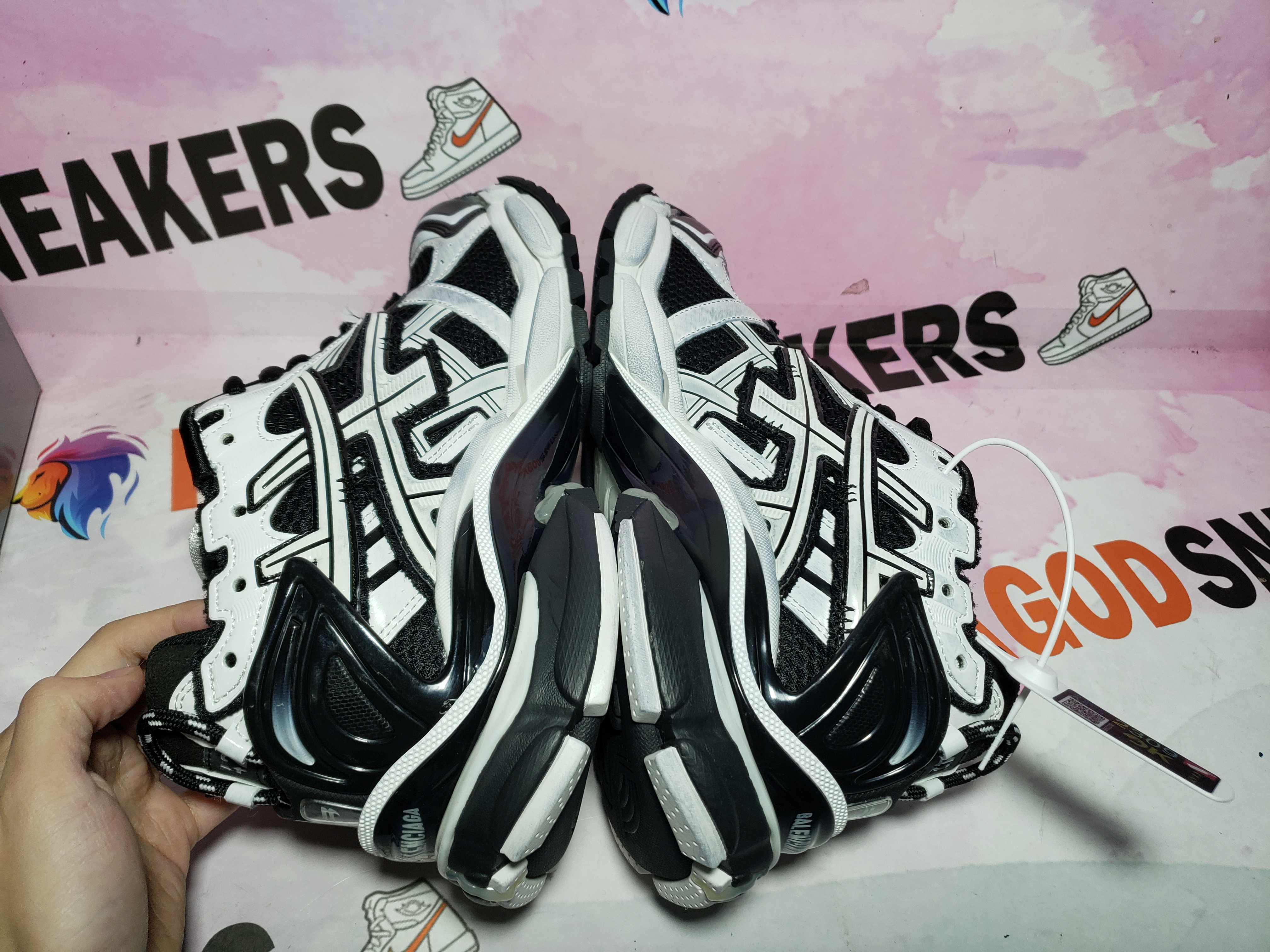 PKGoden Balenciaga 7th Runner Black White 677403W3RB29010