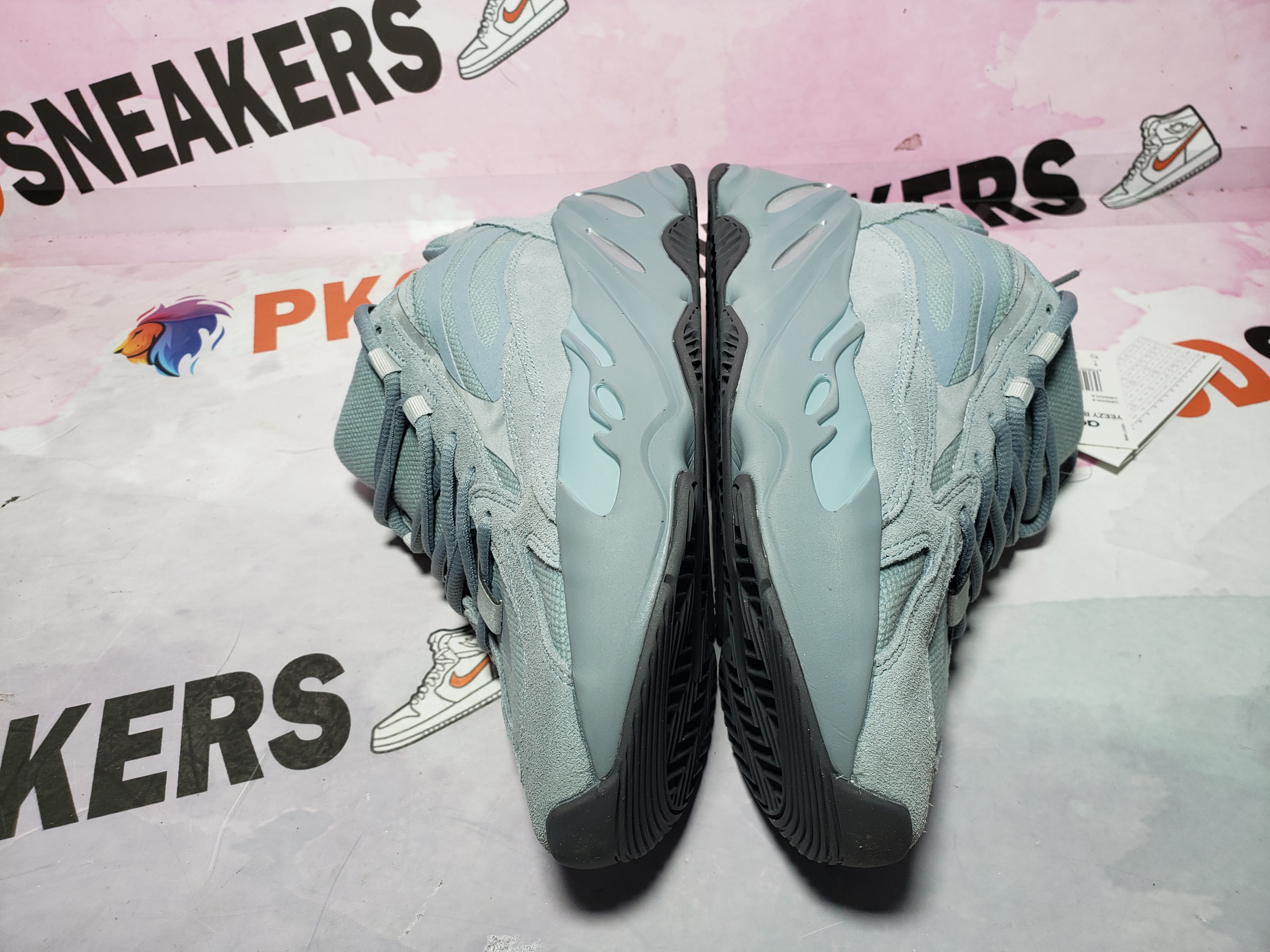 og Yeezy Boost 700 V2 Hospital Blue FV8424